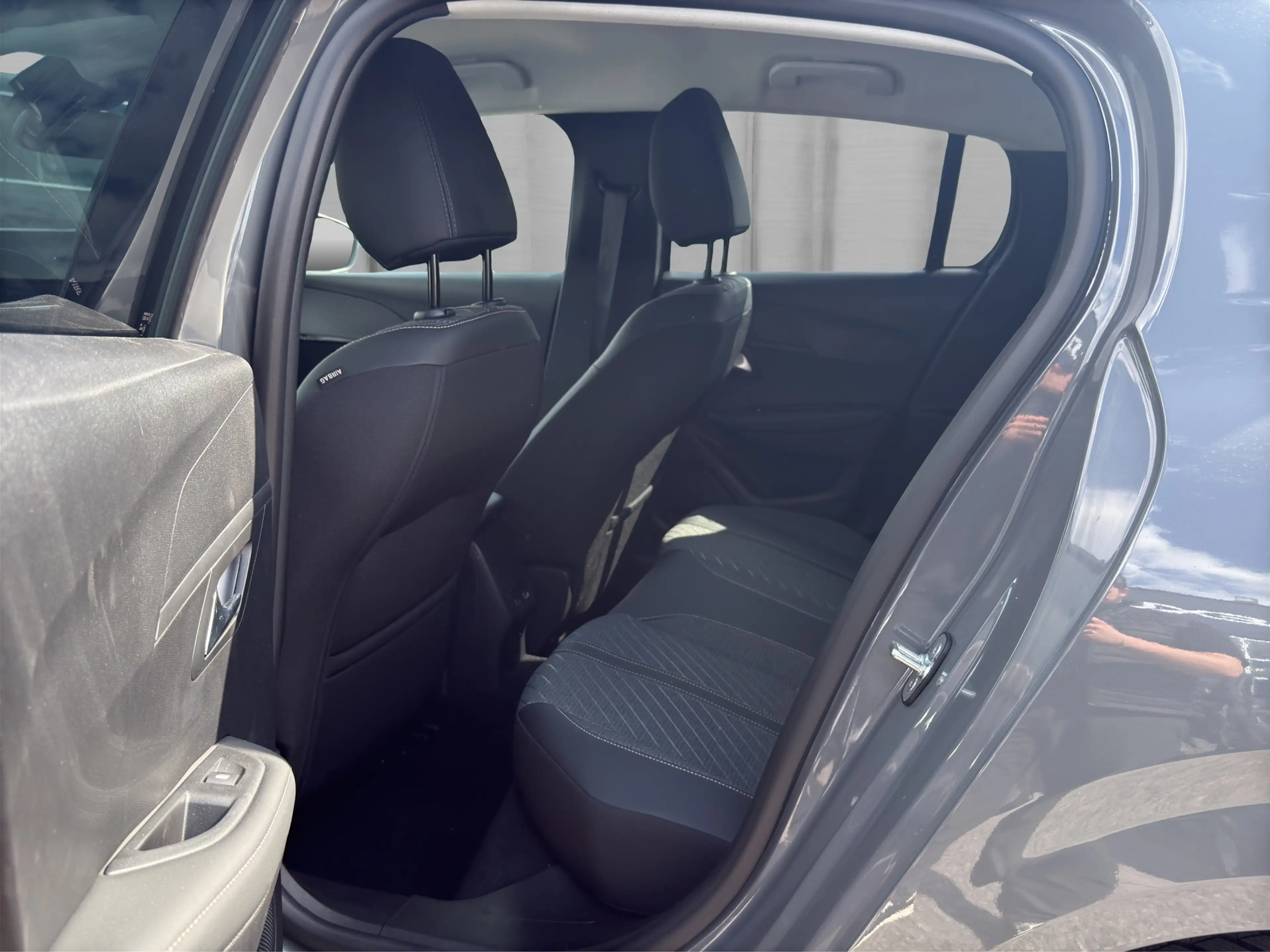 Peugeot 208 Allure Hybrid 110PS e-DSC6 — photo 10