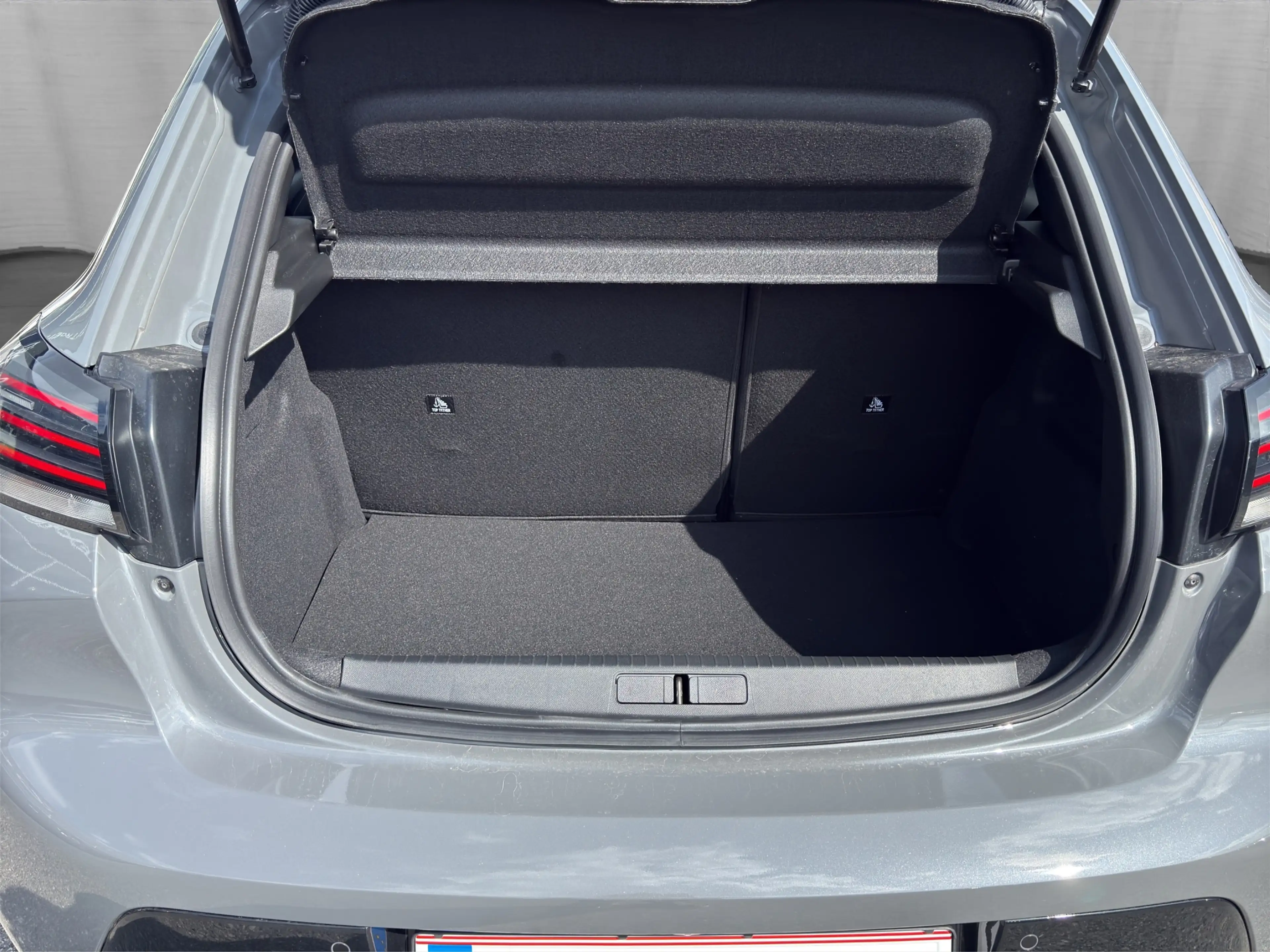 Peugeot 208 Allure Hybrid 110PS e-DSC6 — photo 8