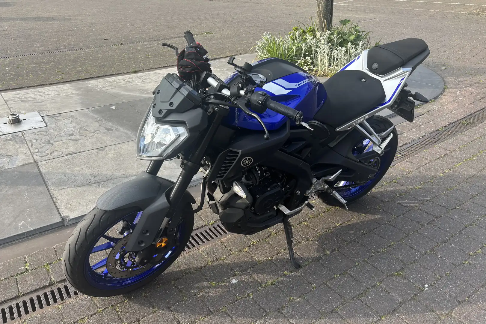 Yamaha MT-125 Yamaha MT125 - BLUE - AKRAPOVIC Bleu - 1