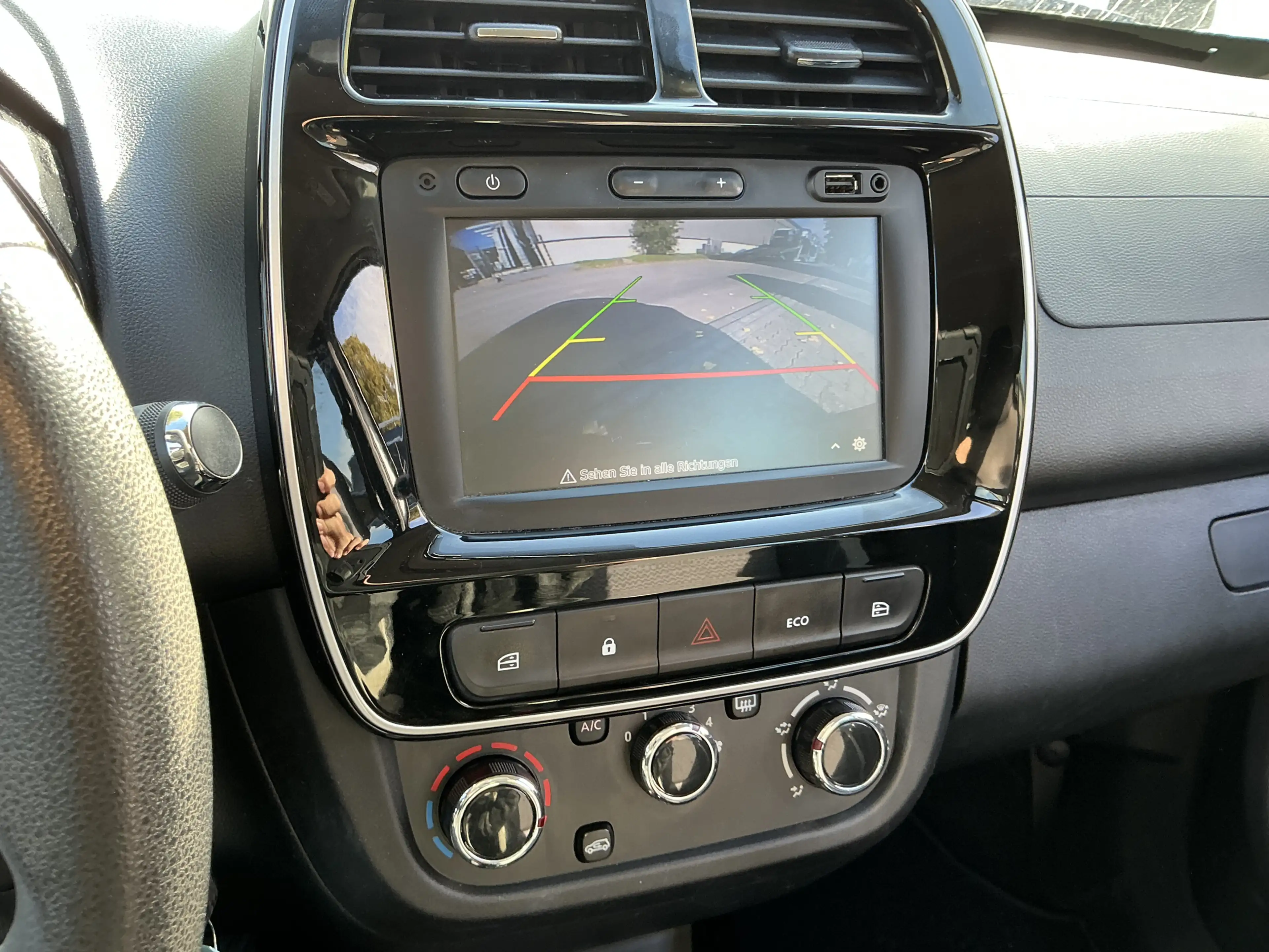 Dacia Spring Essential Teil-Leder R.Cam Navi LED PDC — photo 12