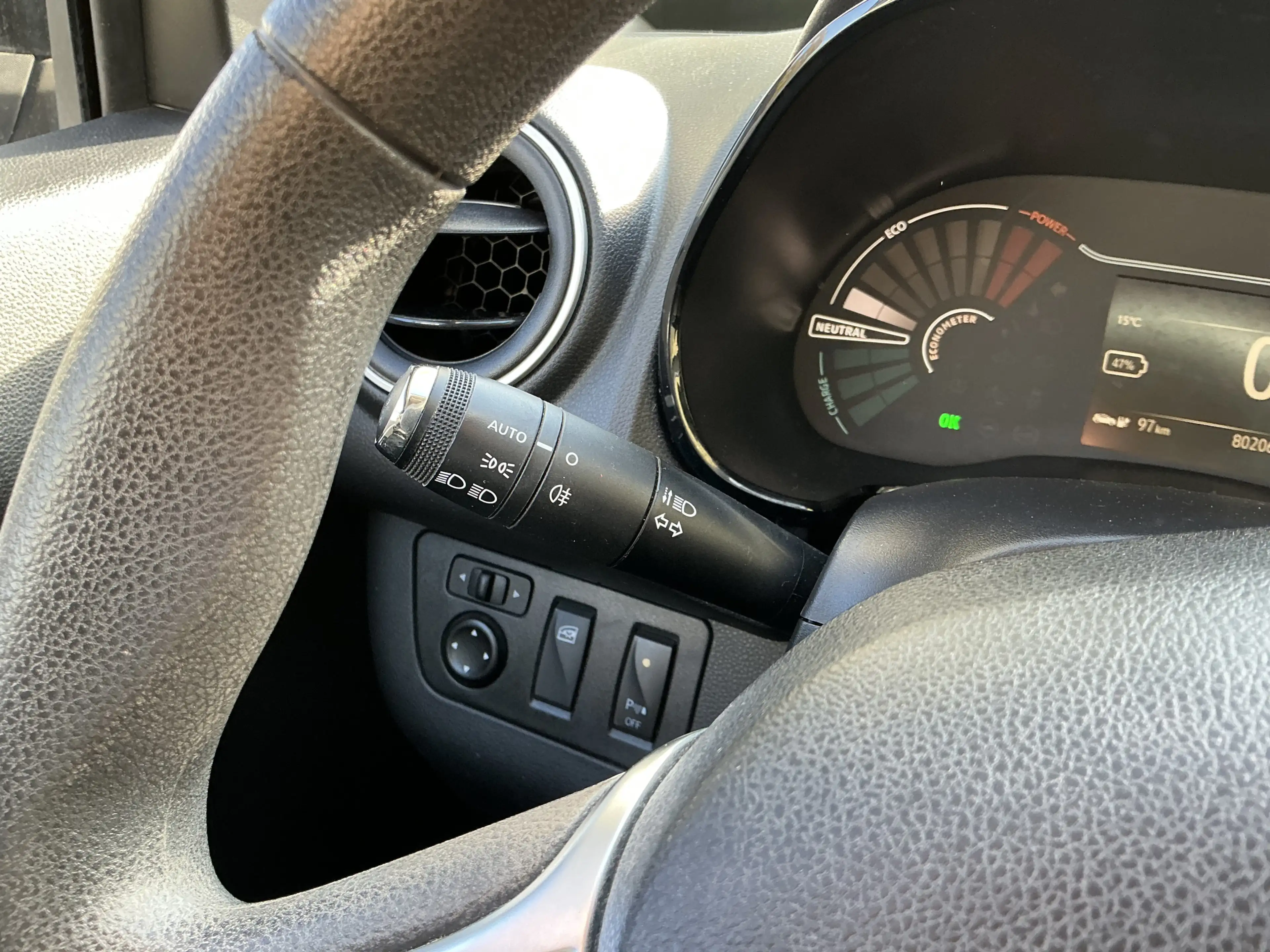 Dacia Spring Essential Teil-Leder R.Cam Navi LED PDC — photo 9