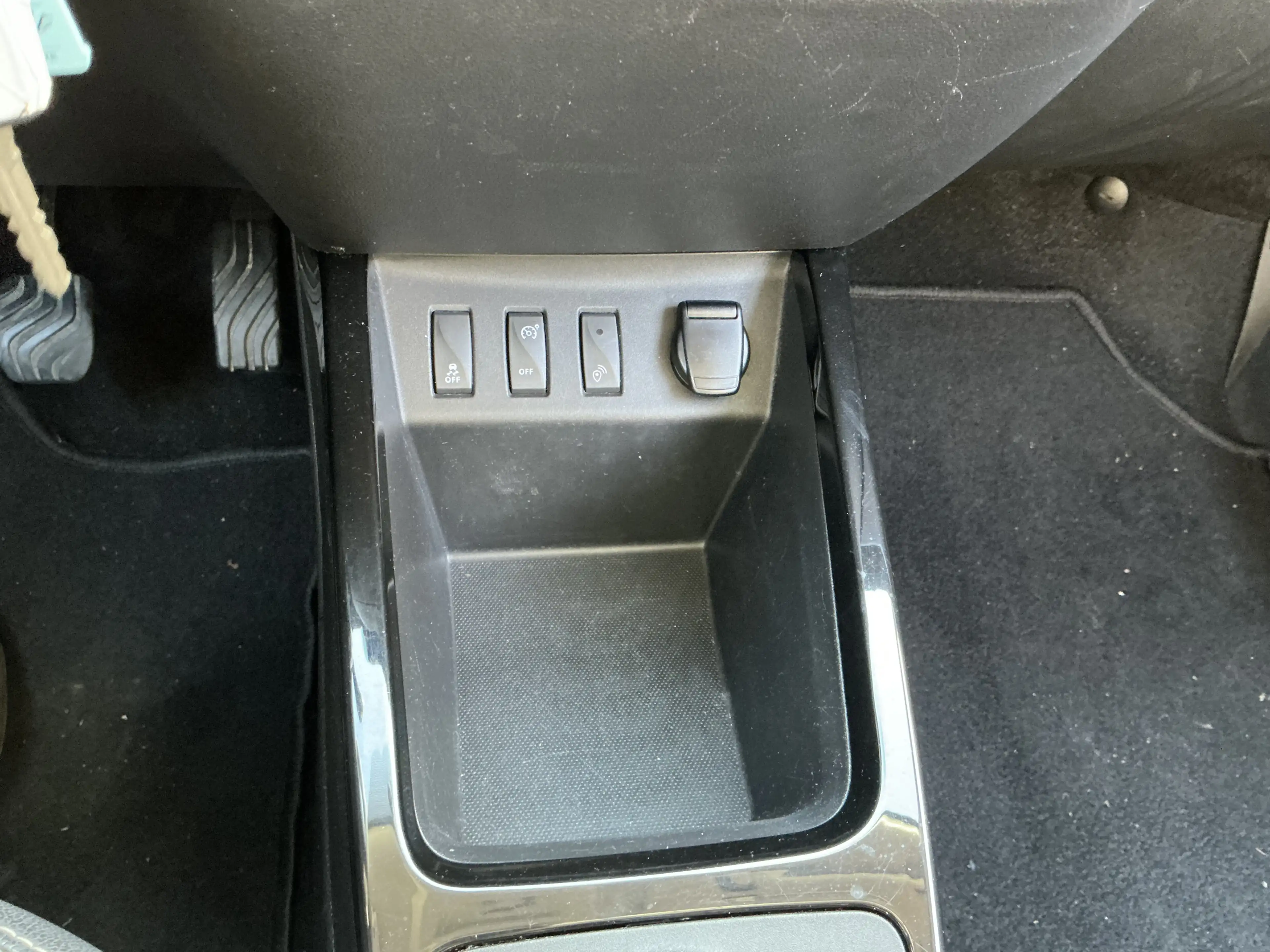 Dacia Spring Essential Teil-Leder R.Cam Navi LED PDC — photo 14