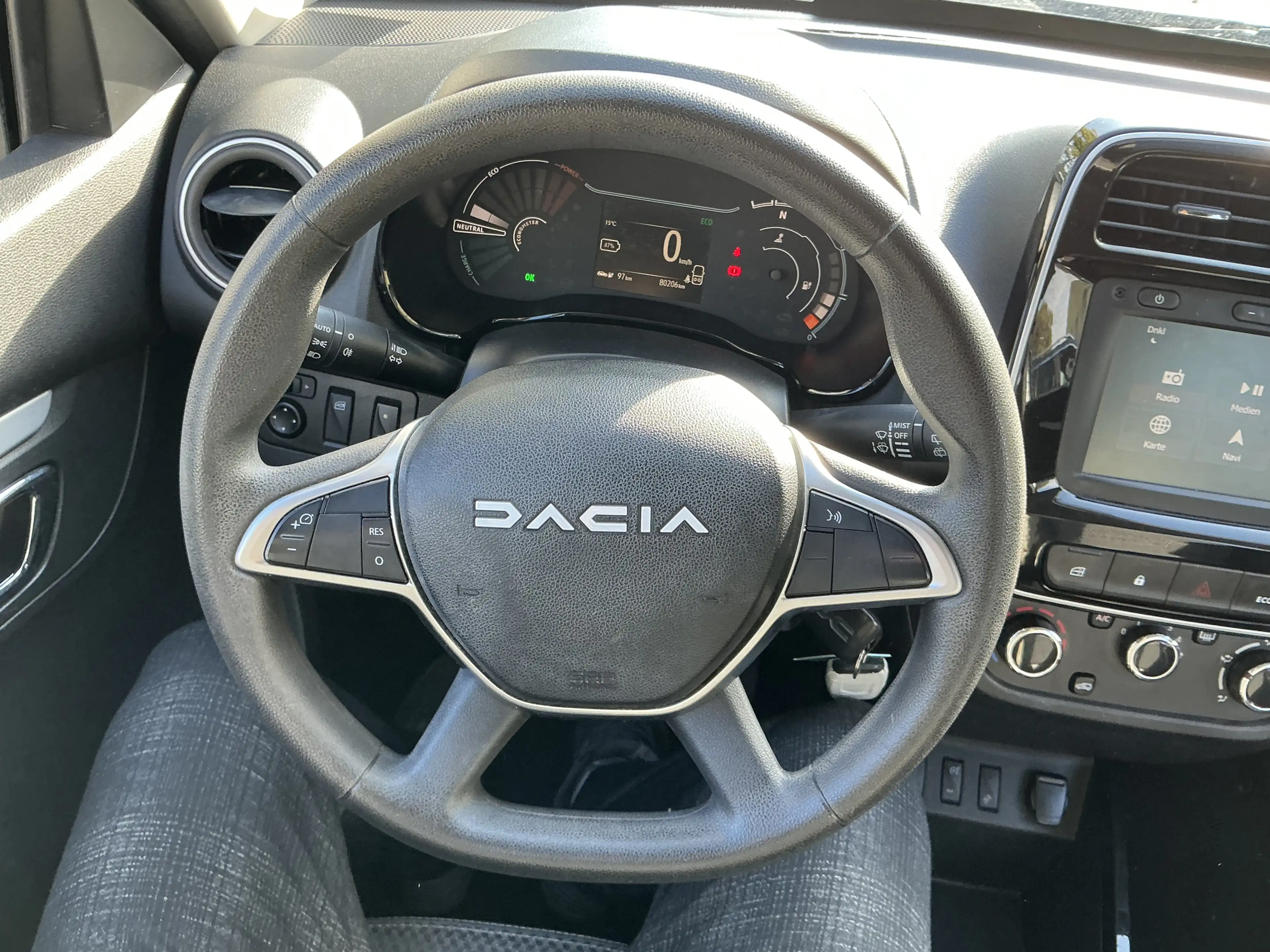 Dacia Spring Essential Teil-Leder R.Cam Navi LED PDC — photo 7