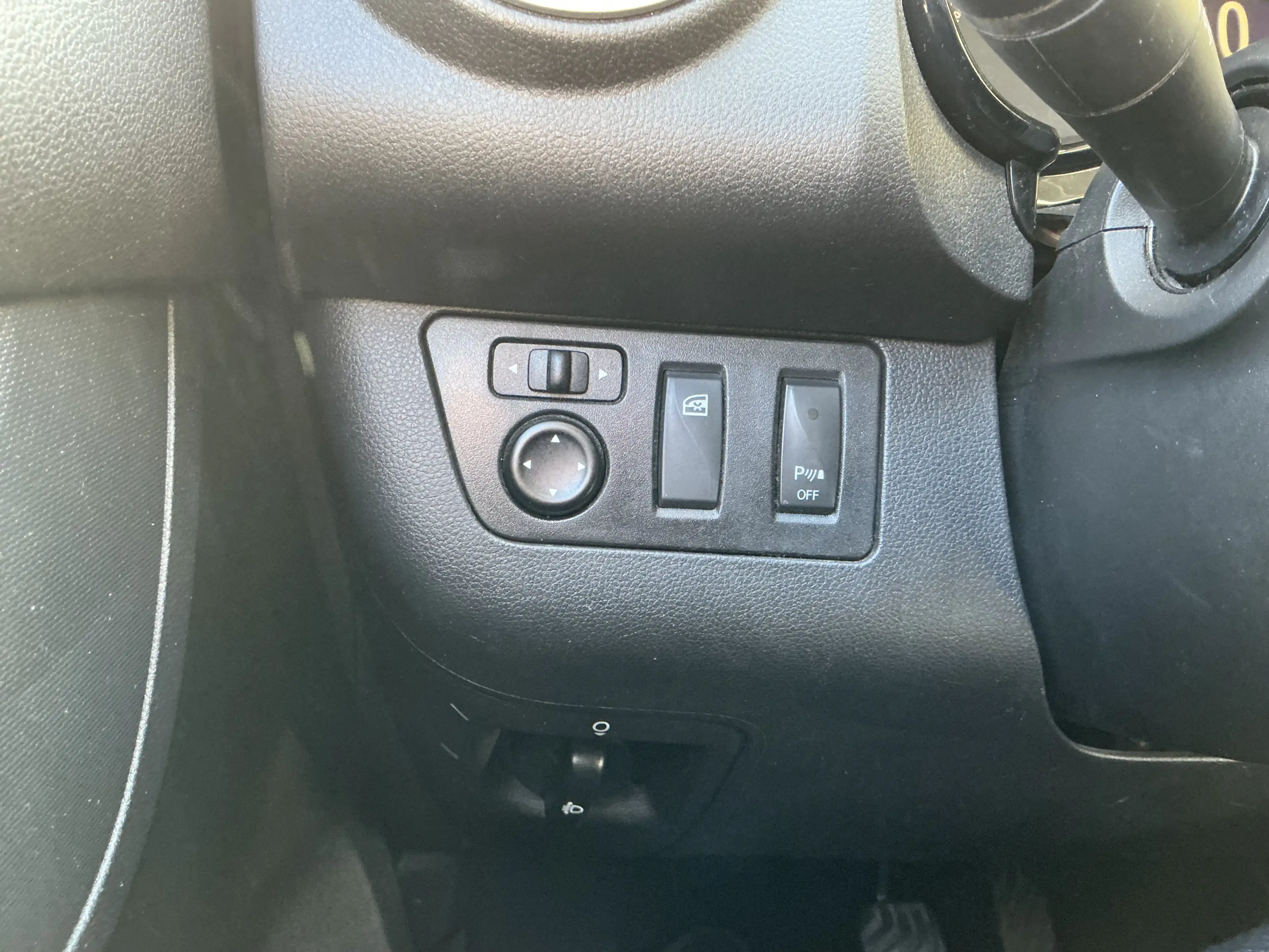 Dacia Spring Essential Teil-Leder R.Cam Navi LED PDC — photo 8