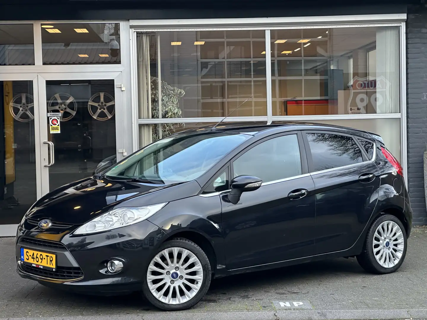 Ford Fiesta 1.6 Ghia CLIMA / 5DRS / LM VELGEN / ELEKT RAMEN V Schwarz - 1