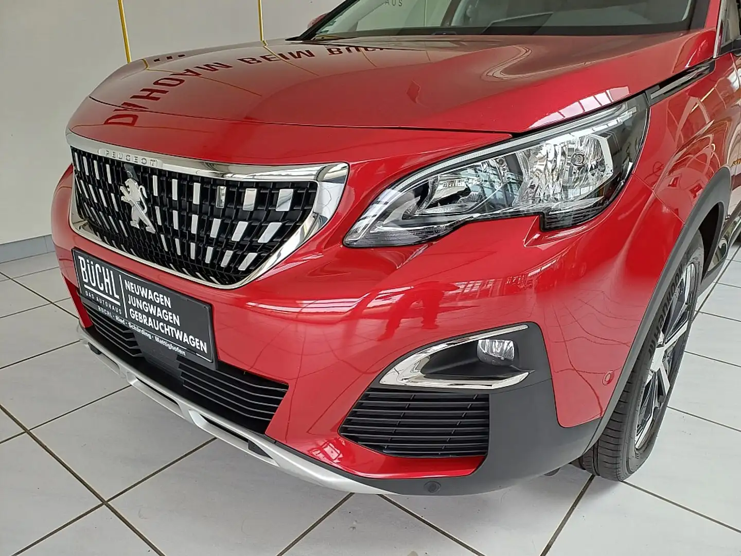 Peugeot 3008 1,5 BlueHDi 130 S&S 6-Gang Allure Rosso - 2
