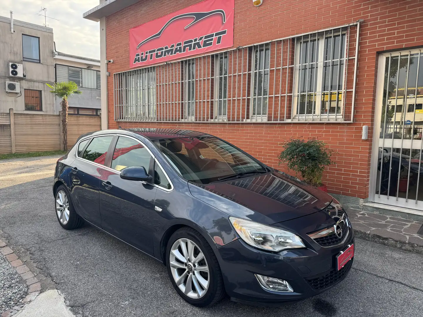 Opel Astra 5p 1.7 cdti Cosmo 125cv Grijs - 1