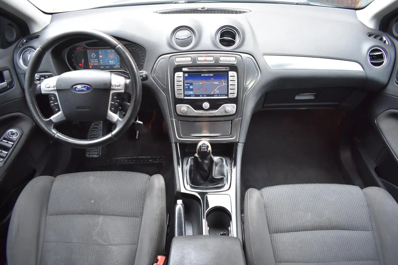 Ford Mondeo 2.0-16V Titanium '08 Navi Clima Cruise Gris - 2