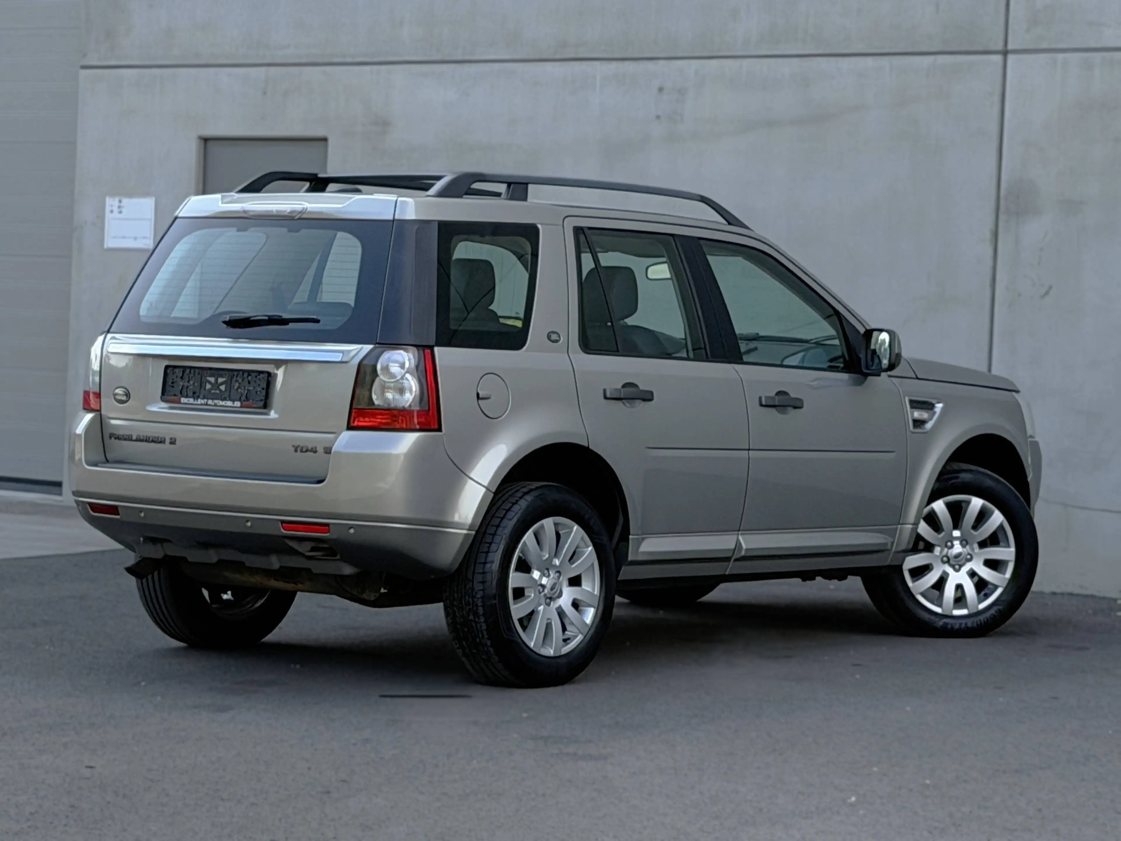 Land Rover Freelander 2.2 Td4 S/BOiTE AUTO/GPS/4X4/BLUETOOTH/CUIR/JANTES/GARANTIE 12 MOIS// — photo 4