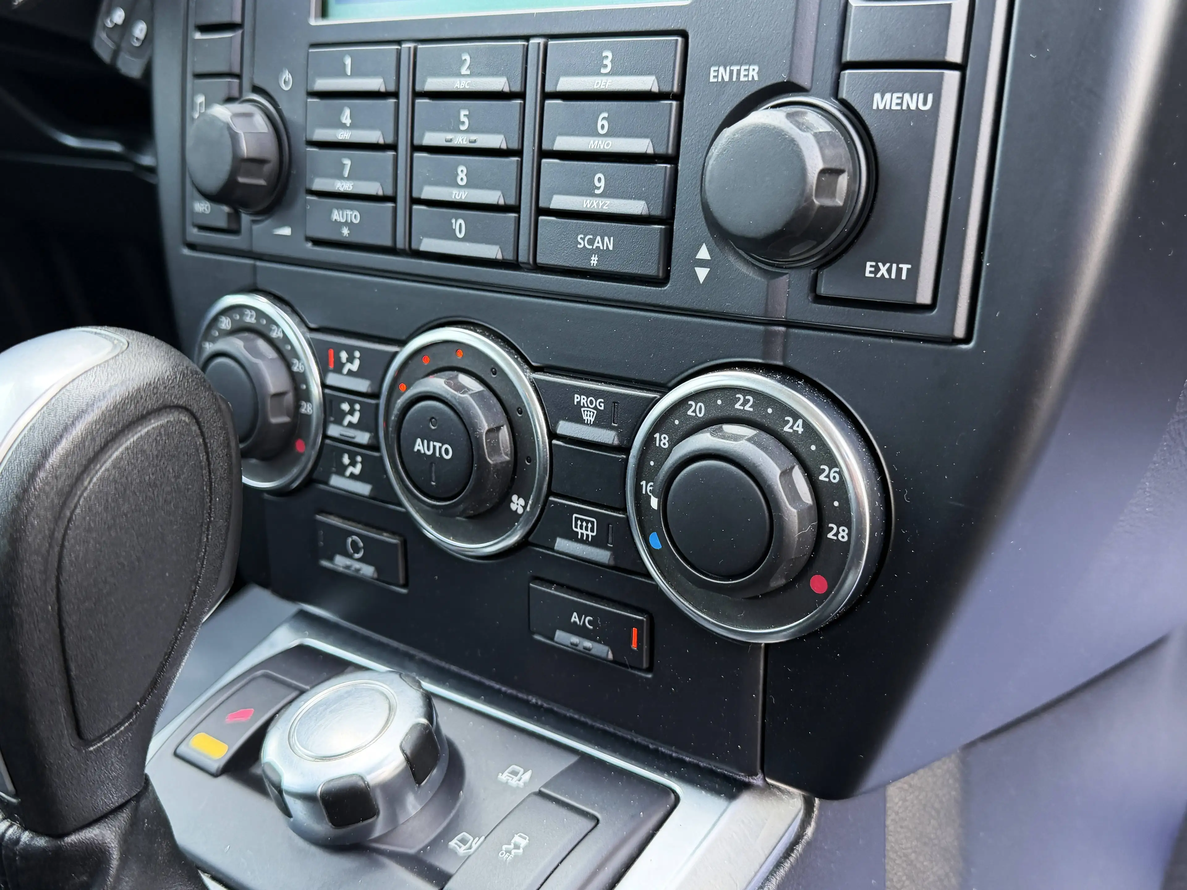 Land Rover Freelander 2.2 Td4 S/BOiTE AUTO/GPS/4X4/BLUETOOTH/CUIR/JANTES/GARANTIE 12 MOIS// — photo 10