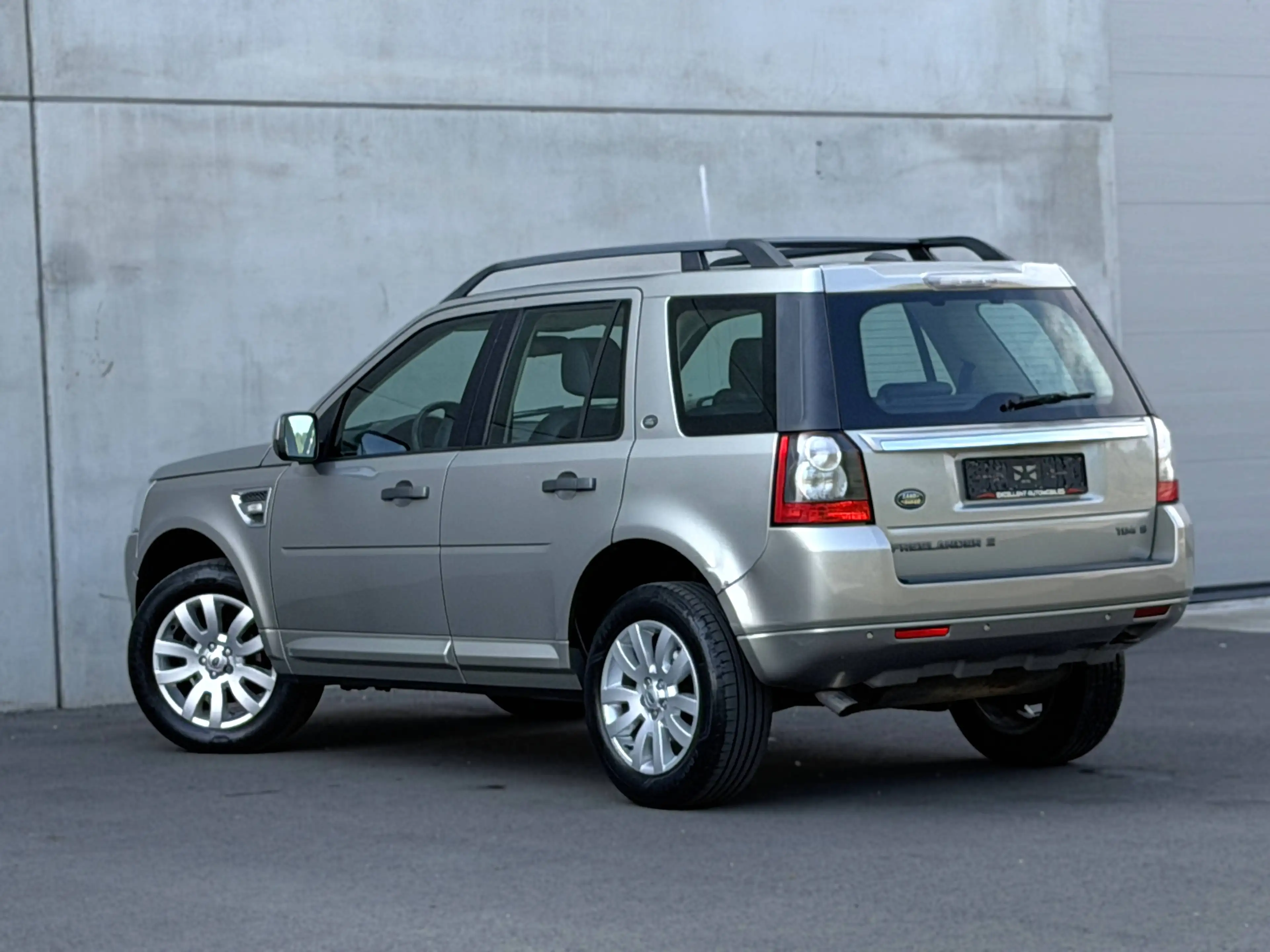 Land Rover Freelander 2.2 Td4 S/BOiTE AUTO/GPS/4X4/BLUETOOTH/CUIR/JANTES/GARANTIE 12 MOIS// — photo 3