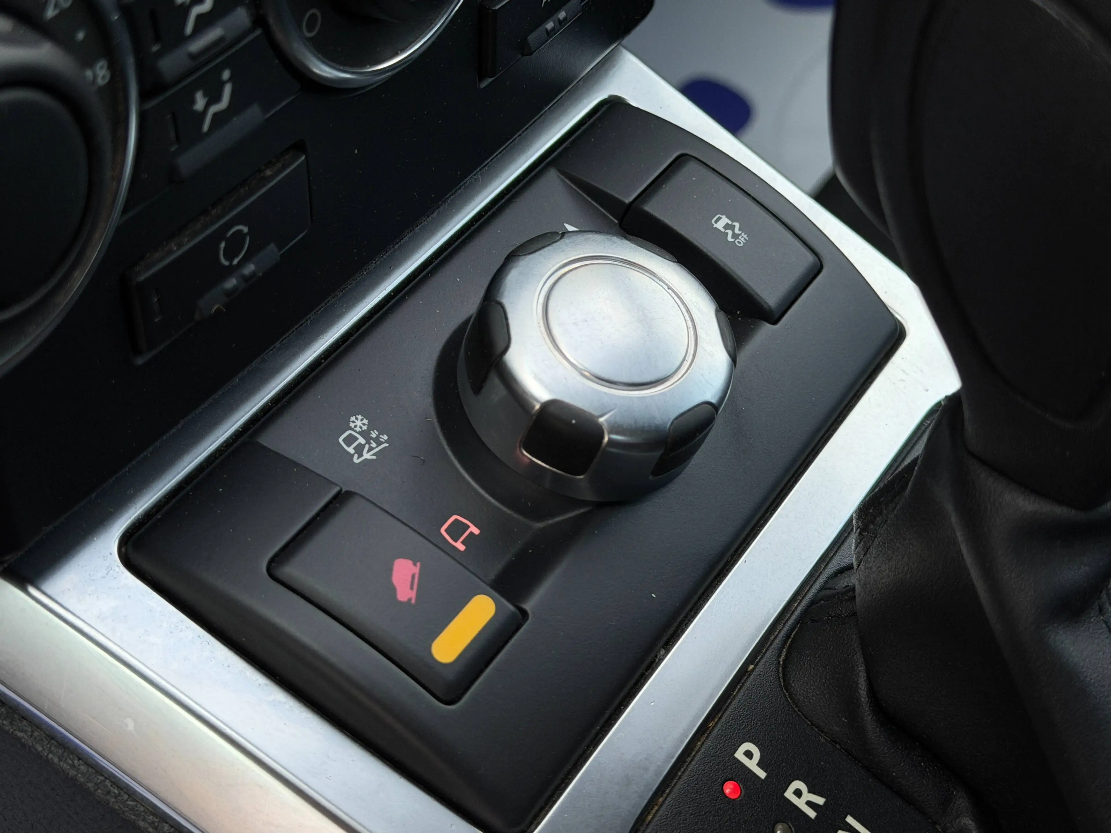 Land Rover Freelander 2.2 Td4 S/BOiTE AUTO/GPS/4X4/BLUETOOTH/CUIR/JANTES/GARANTIE 12 MOIS// — photo 7