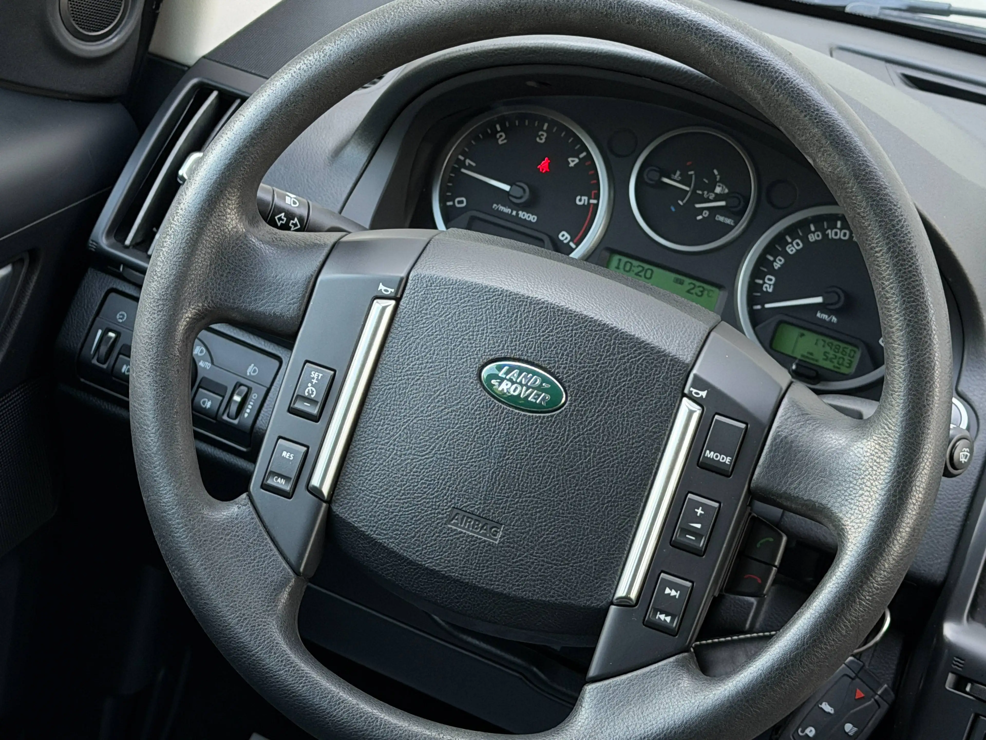 Land Rover Freelander 2.2 Td4 S/BOiTE AUTO/GPS/4X4/BLUETOOTH/CUIR/JANTES/GARANTIE 12 MOIS// — photo 8