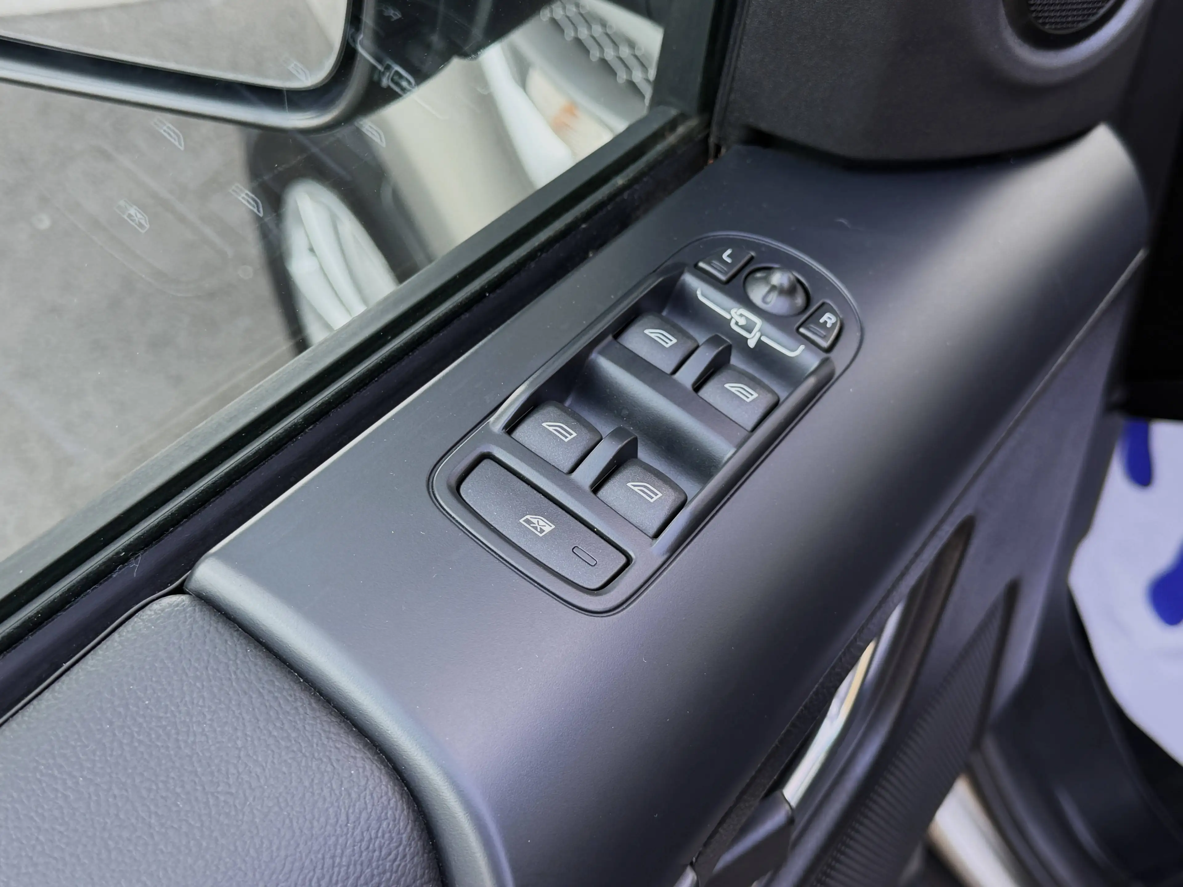 Land Rover Freelander 2.2 Td4 S/BOiTE AUTO/GPS/4X4/BLUETOOTH/CUIR/JANTES/GARANTIE 12 MOIS// — photo 13