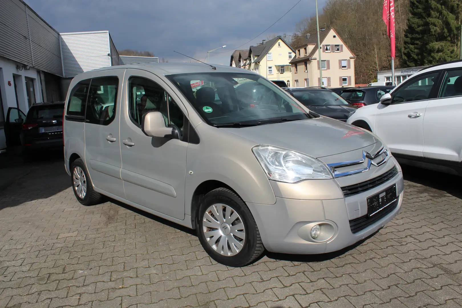 Citroen Berlingo 1,6 HDi Multispace, Klima, 5 Sitze, Tempomat Beżowy - 1