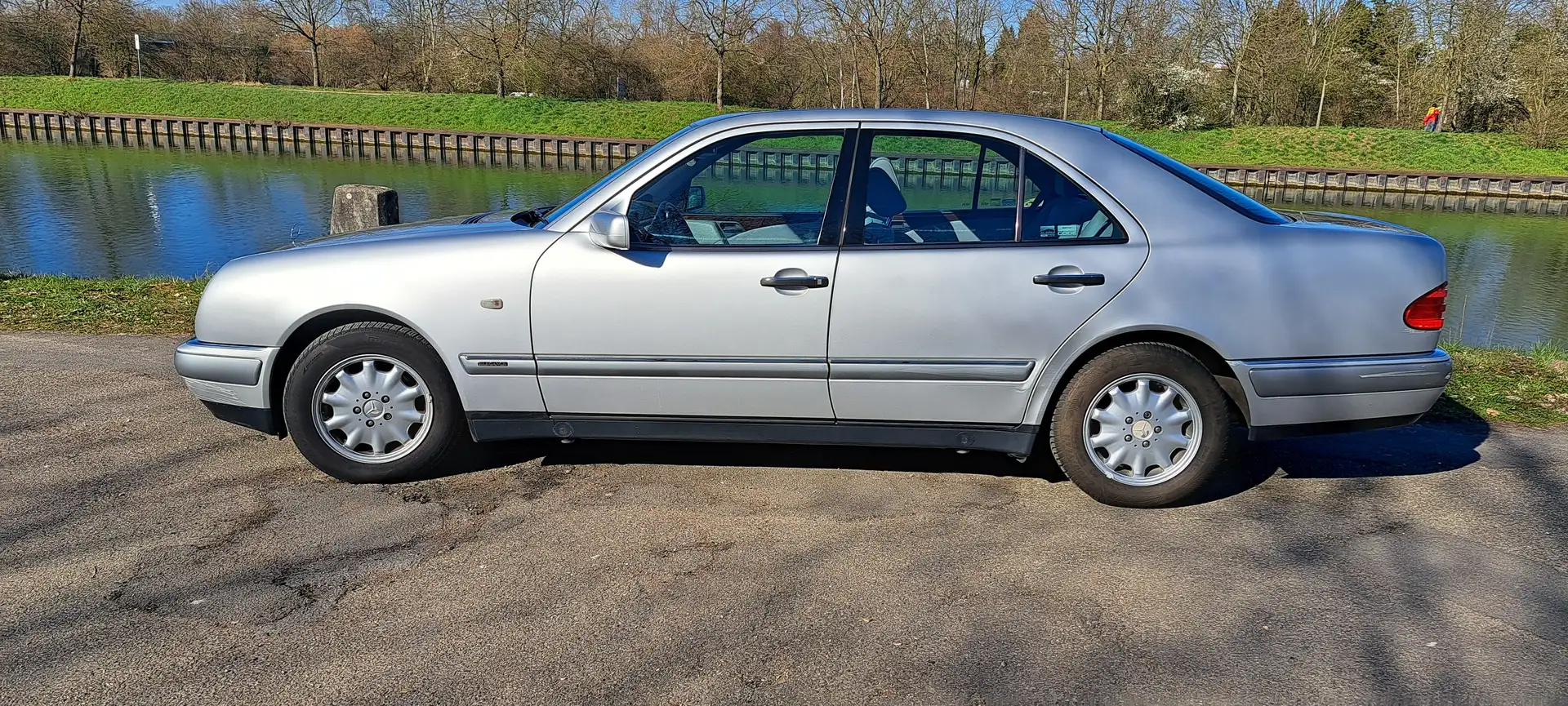 Mercedes-Benz E 230 E 230 Elegance Argent - 2