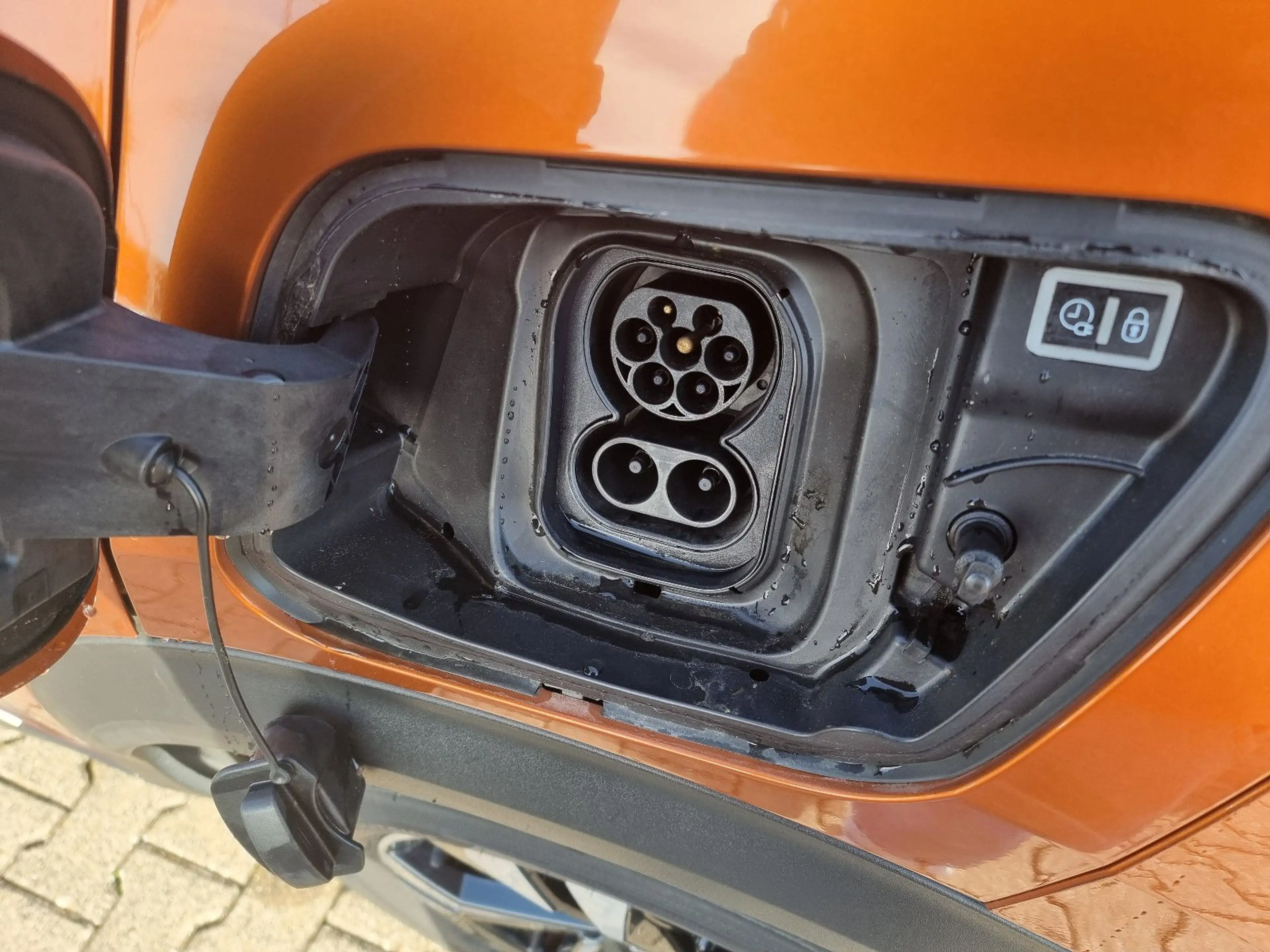 Peugeot e-2008 GT-Line -KLIMA-NAVI-CARPLAY-SHZ-CAM-LEDER — photo 11