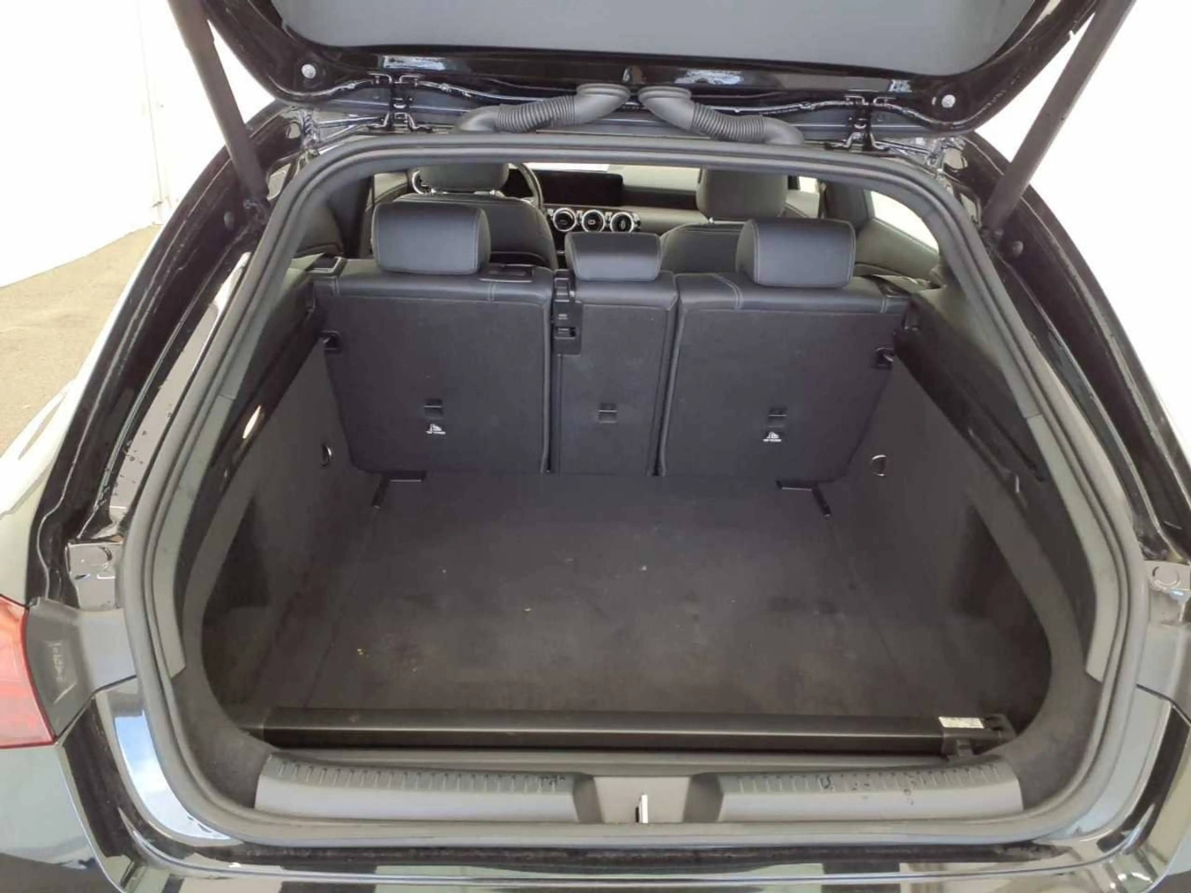 Mercedes-Benz CLA 180 Shooting Brake El.Heckkl. Key LED Lane — photo 12