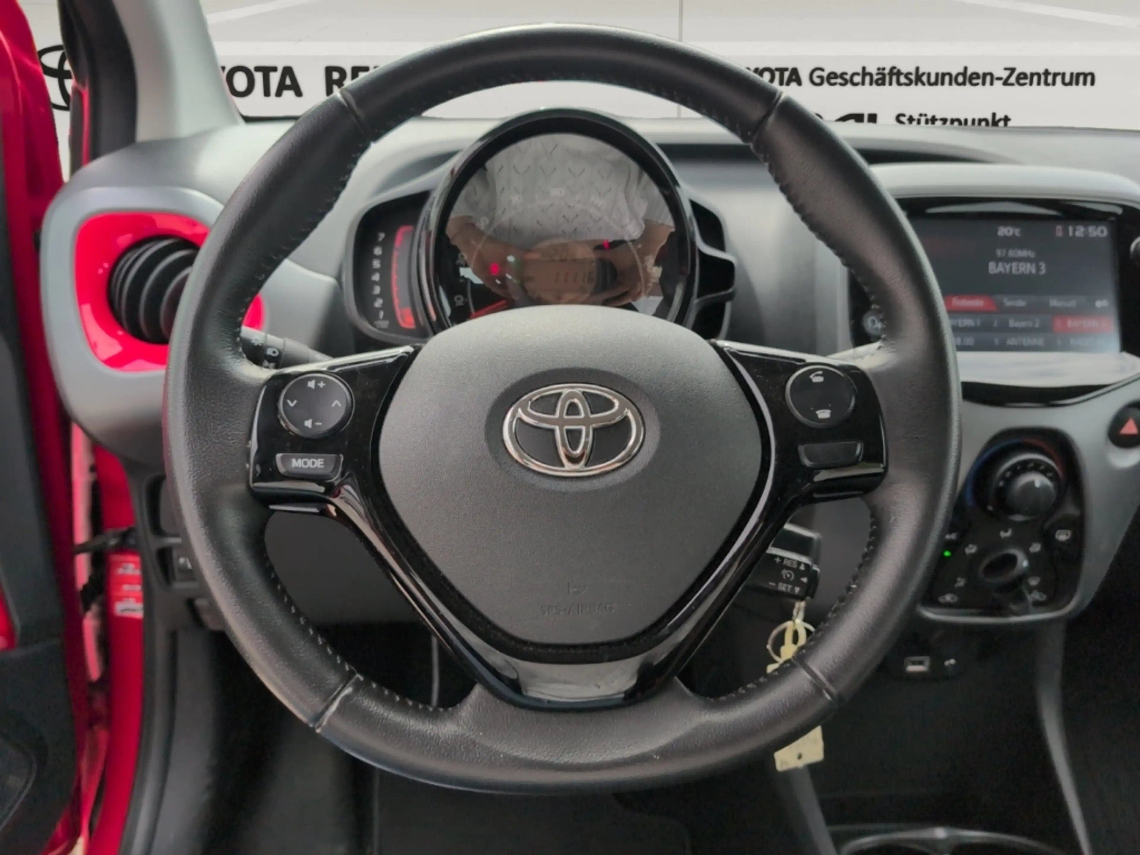 Toyota Aygo x-play club Apple CarPlay Android Auto Musikstream — photo 12