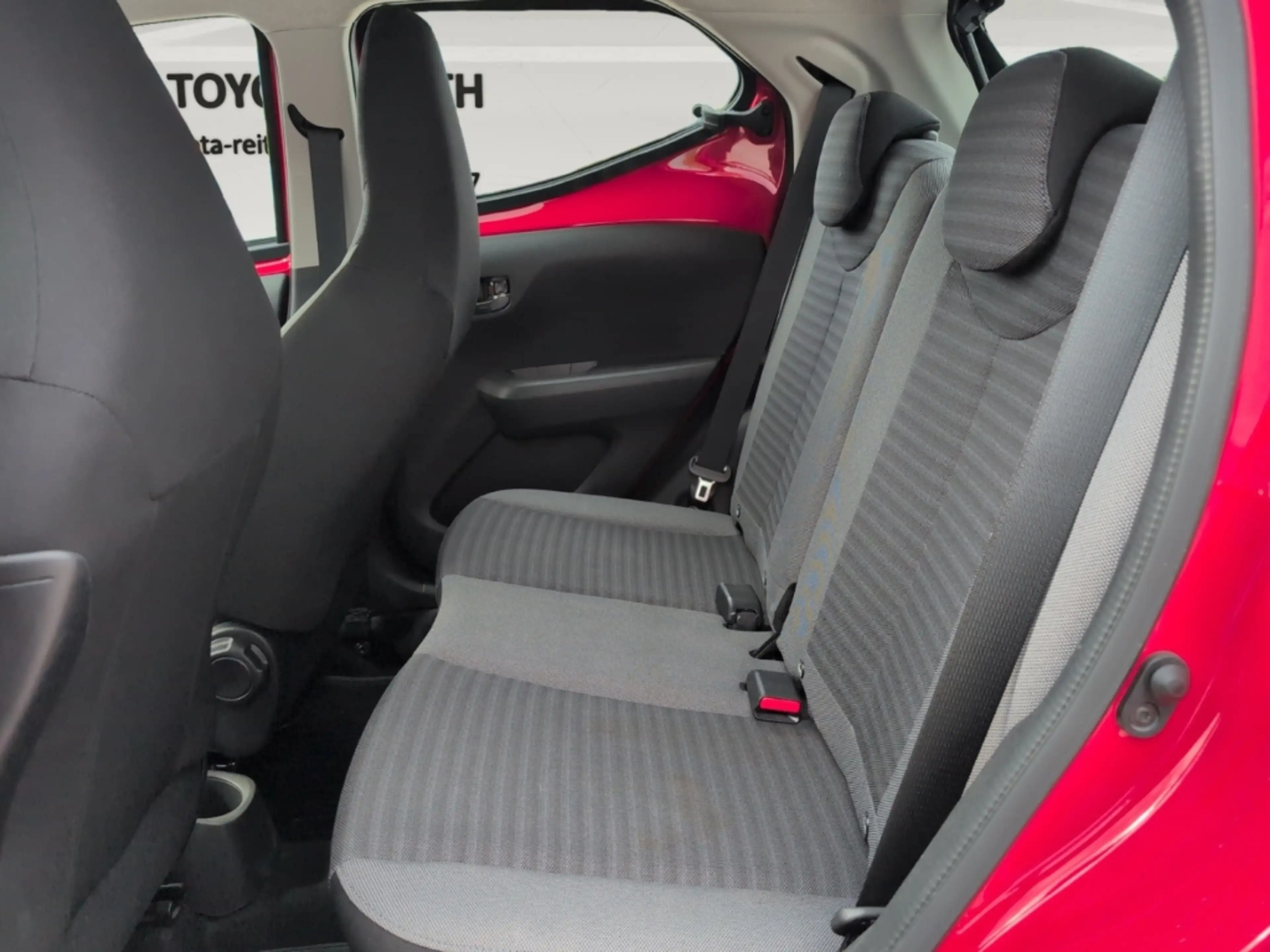 Toyota Aygo x-play club Apple CarPlay Android Auto Musikstream — photo 13