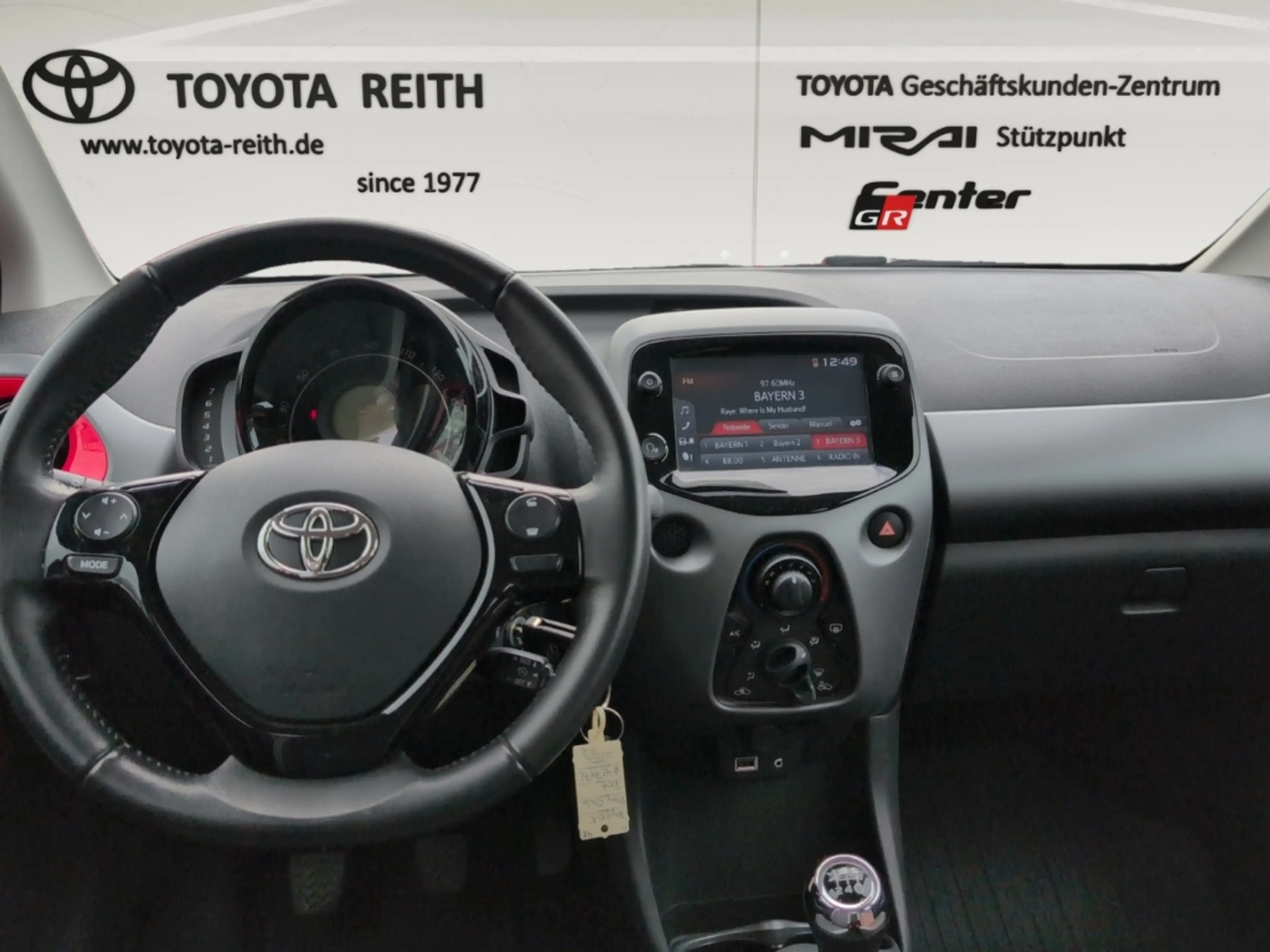 Toyota Aygo x-play club Apple CarPlay Android Auto Musikstream — photo 10
