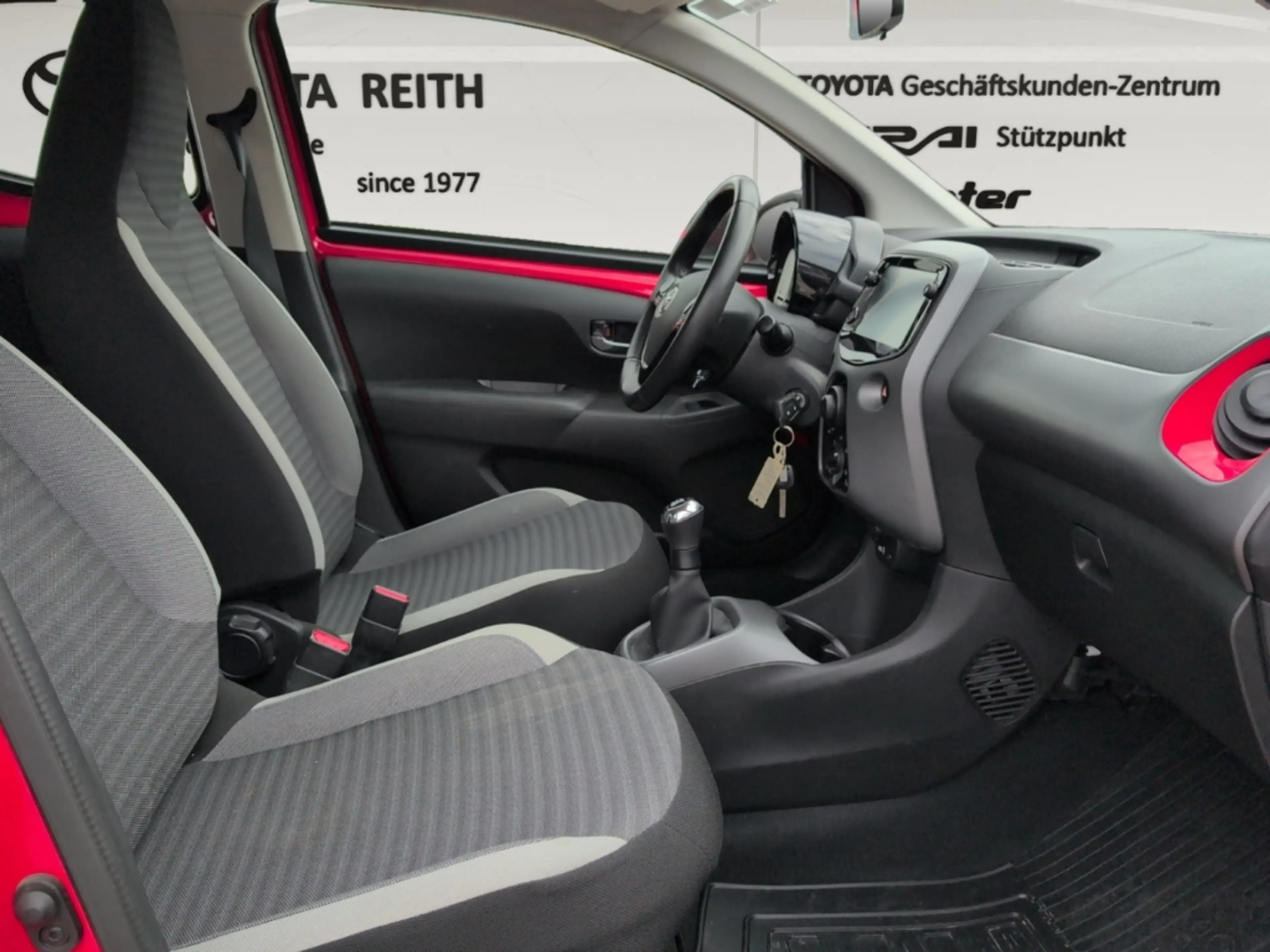 Toyota Aygo x-play club Apple CarPlay Android Auto Musikstream — photo 9