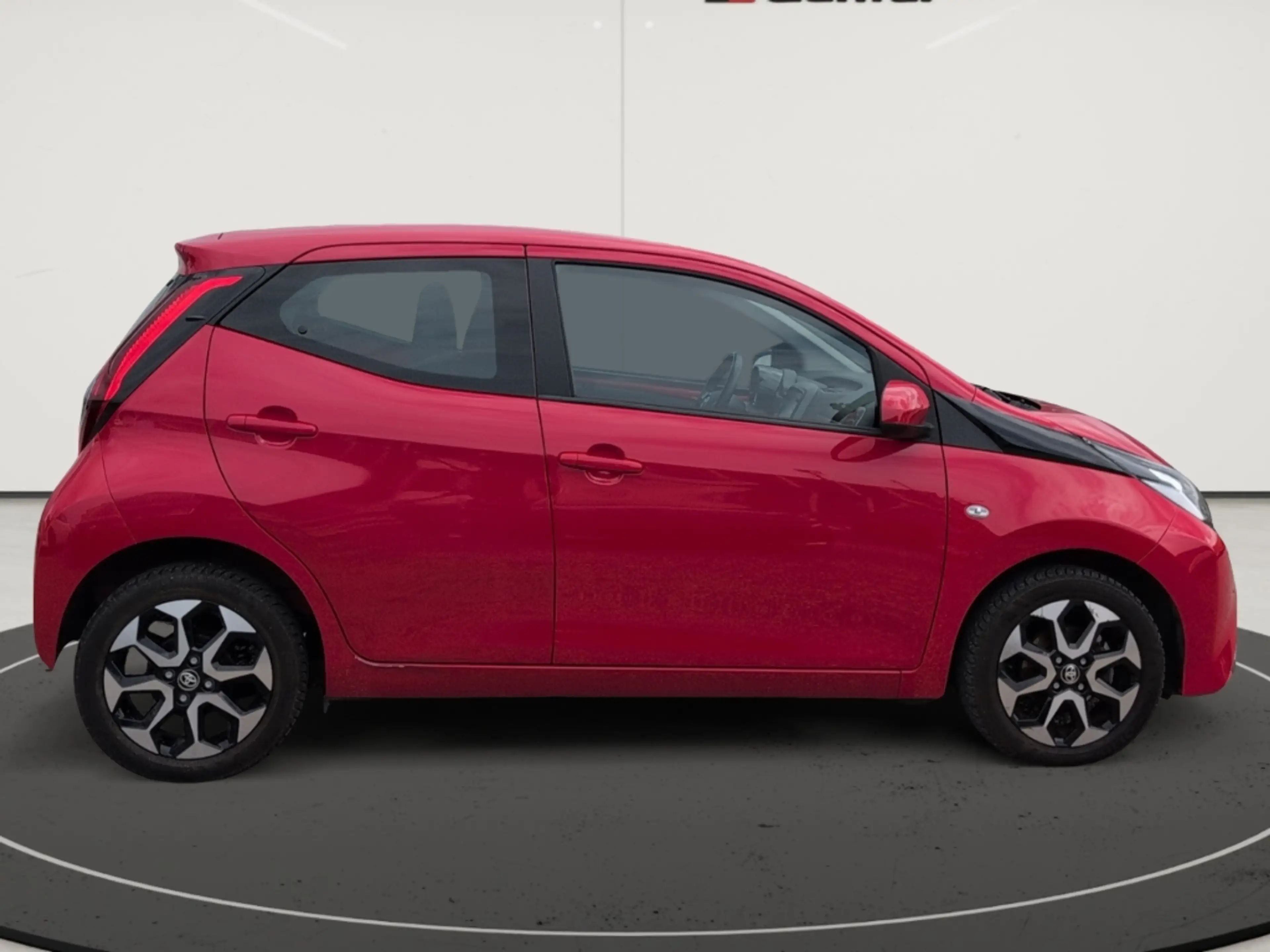 Toyota Aygo x-play club Apple CarPlay Android Auto Musikstream — photo 6