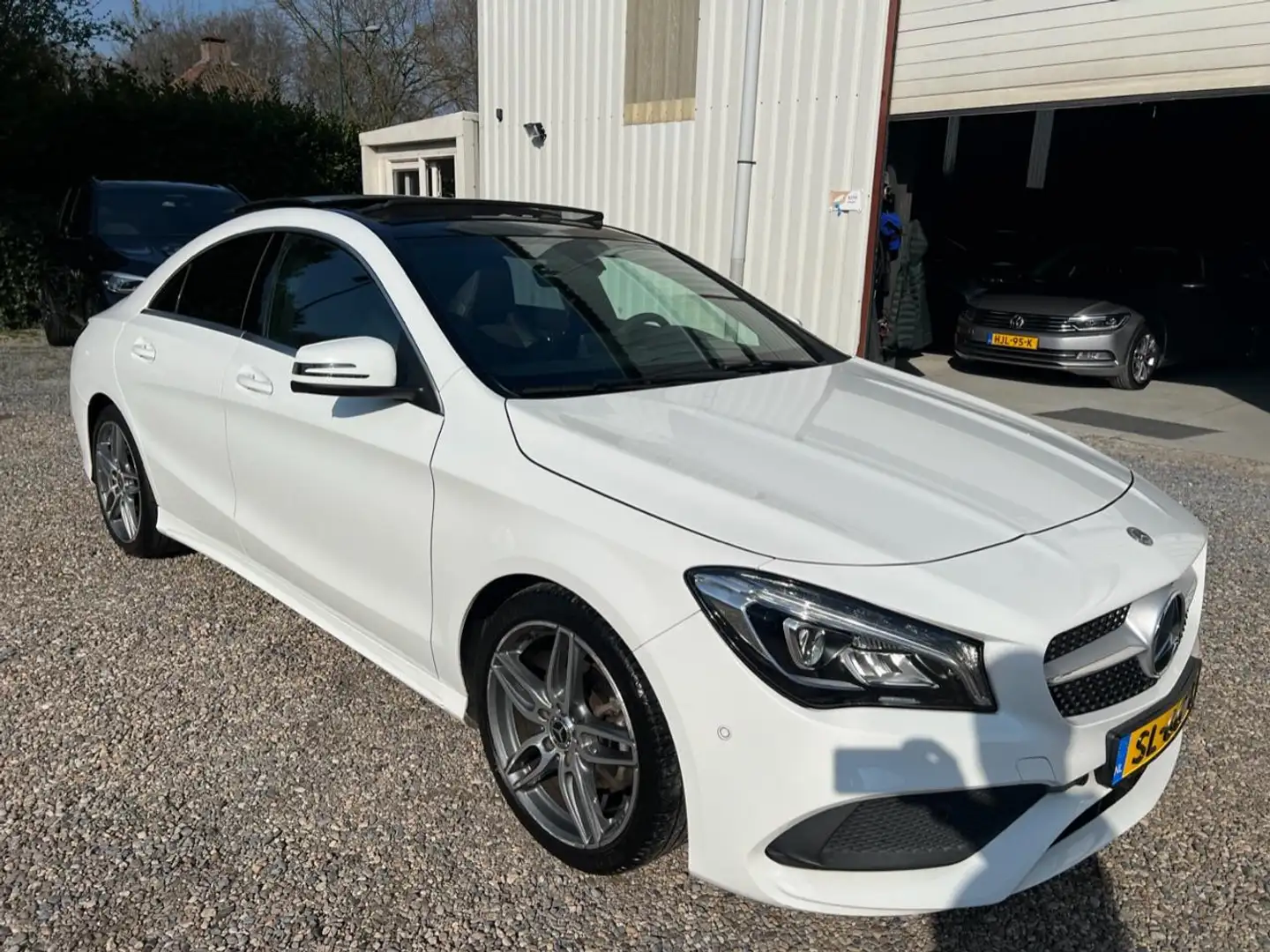Mercedes-Benz CLA 180 AMG Upgrade Edition PANODAK.LED.CAM.NAP! Wit - 2