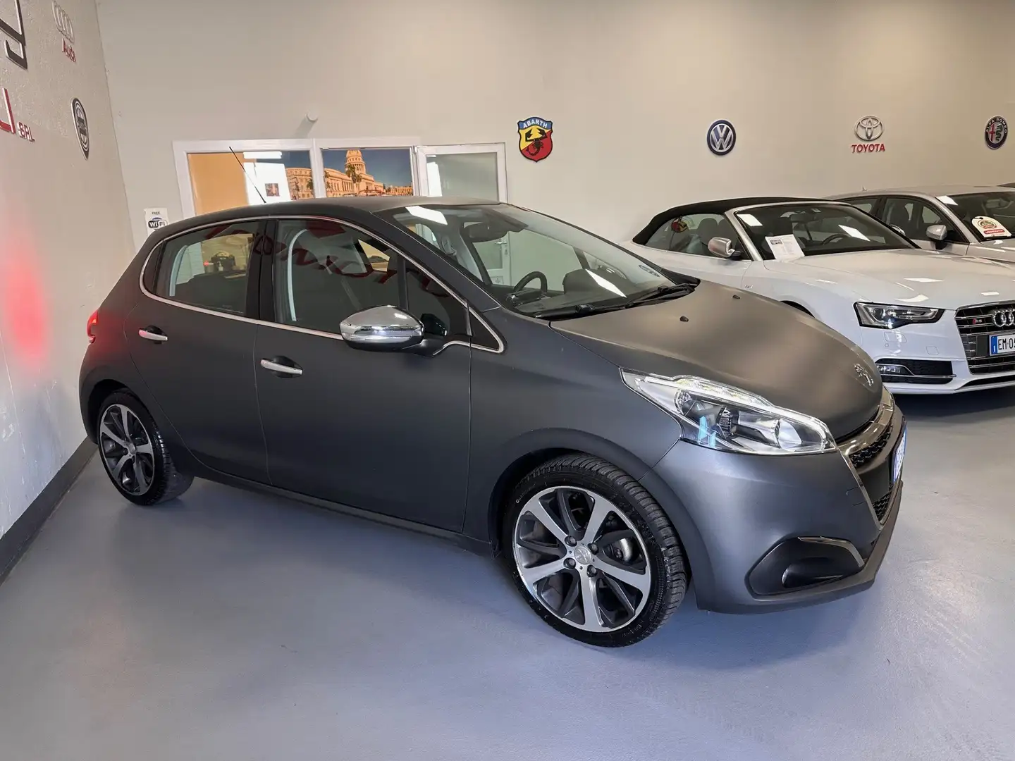 Peugeot 208 208 I 2015 5p 1.6 bluehdi GT Line 100cv Grijs - 2