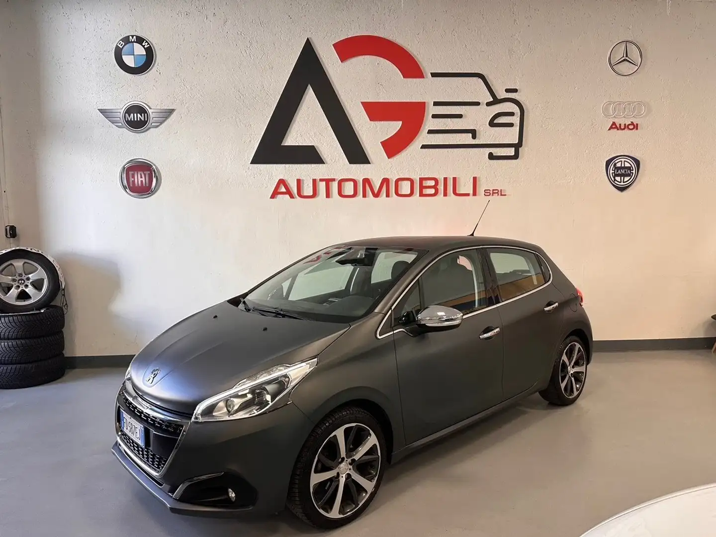 Peugeot 208 208 I 2015 5p 1.6 bluehdi GT Line 100cv Grijs - 1