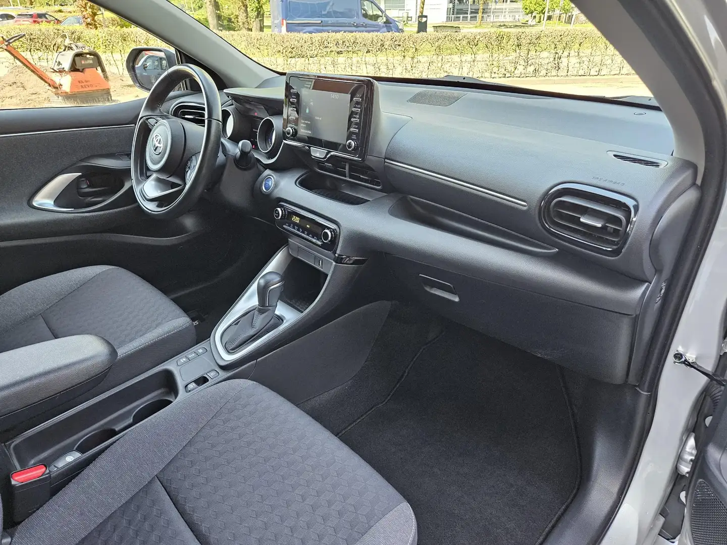 Toyota Yaris 1.5 HYBRID DYNAMIC KEYLESS LED APPLE/ANDROID 16'' Gris - 2