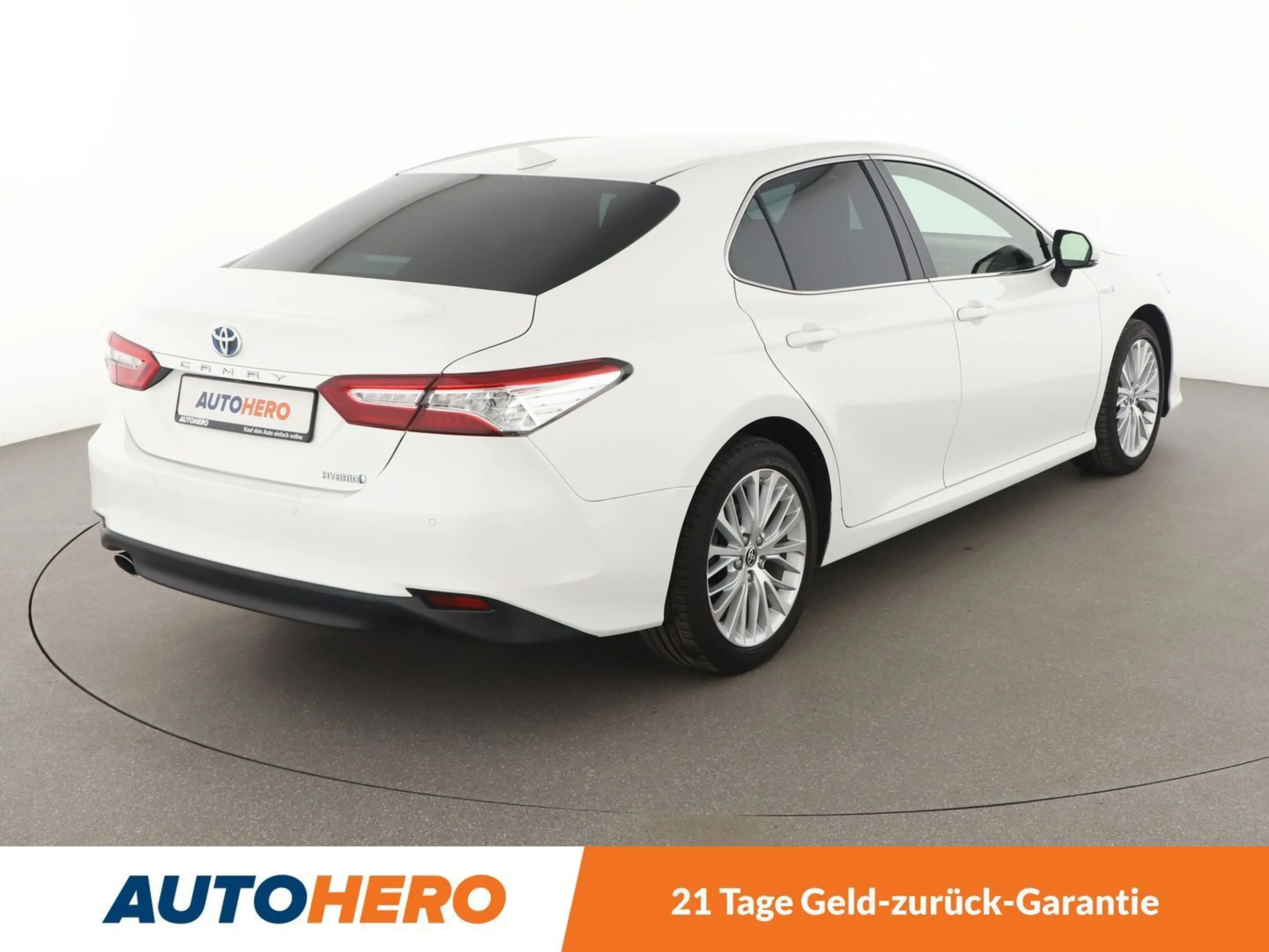 Toyota Camry 2.5 Hybrid Executive Aut.*NAVI*LED*CAM*SHZ*ACC* — photo 6
