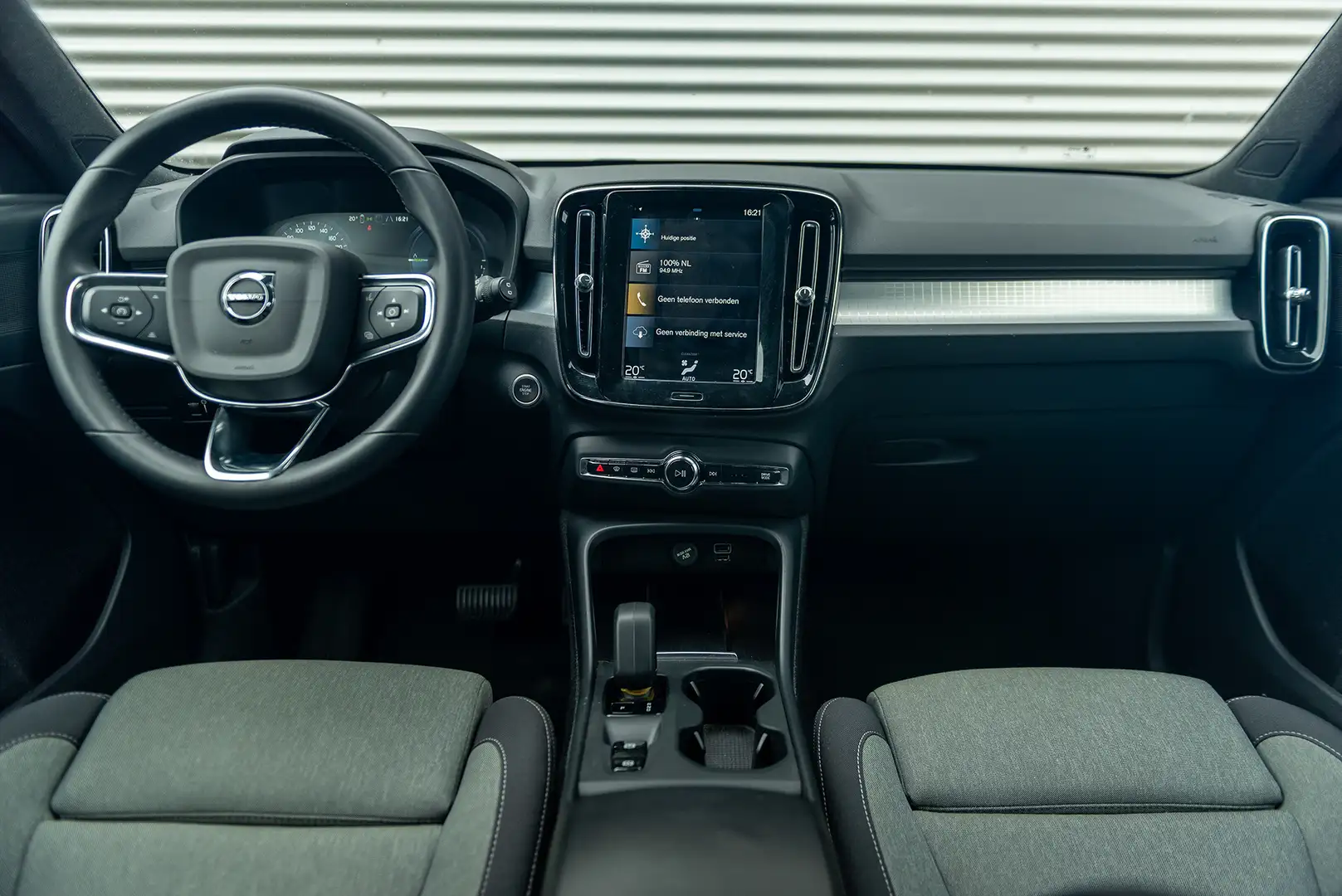 Volvo XC40 T4 Aut. Plug-in hybrid CruiseControl Parkeercamera Šedá - 2