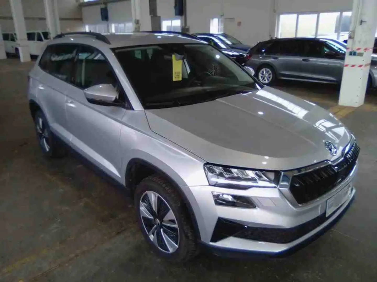 Skoda Karoq 2.0 TDI Navi Kamera Sitzh. PDC GRA ACC LED Silber - 1