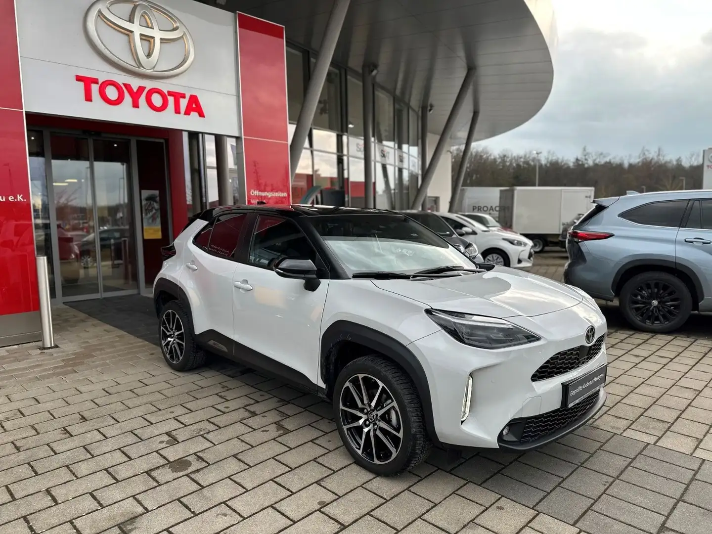 Toyota Yaris Cross 1.5 Hybrid GR Sport, HUD, JBL, NAVI Grau - 2