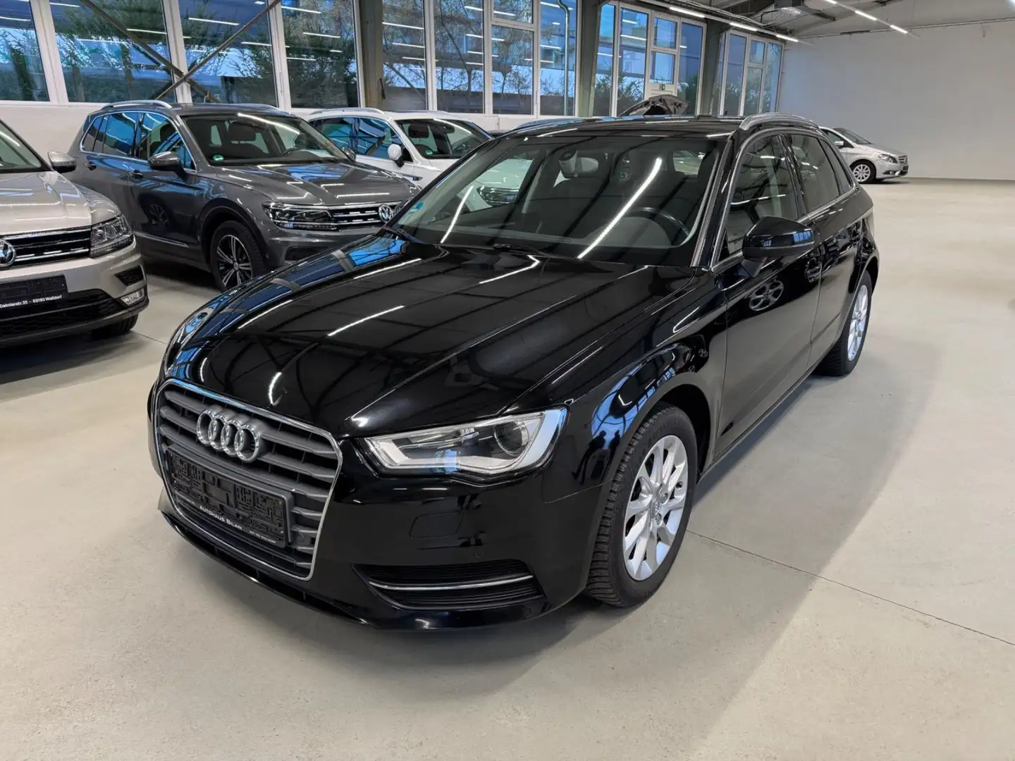 Audi A3 Sportback Bi-Xenon Navi Leder SHZ AHK Schwarz - 1