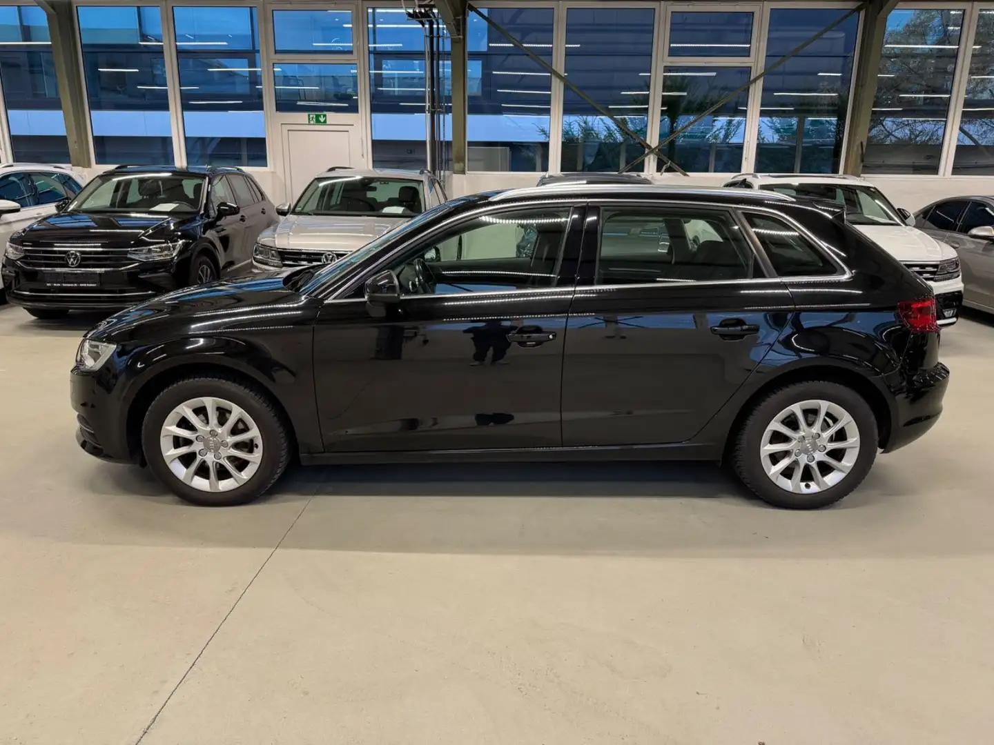 Audi A3 Sportback Bi-Xenon Navi Leder SHZ AHK Schwarz - 2