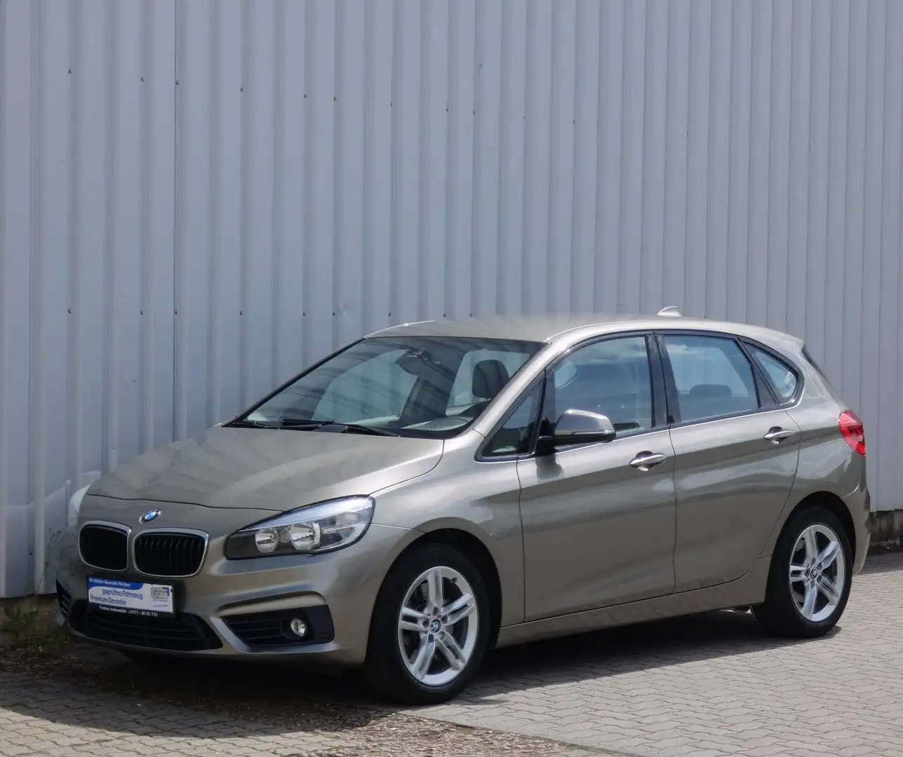 BMW 225 Baureihe 2 Active Tourer 225 i-Klima-Navi-SH Silber - 2