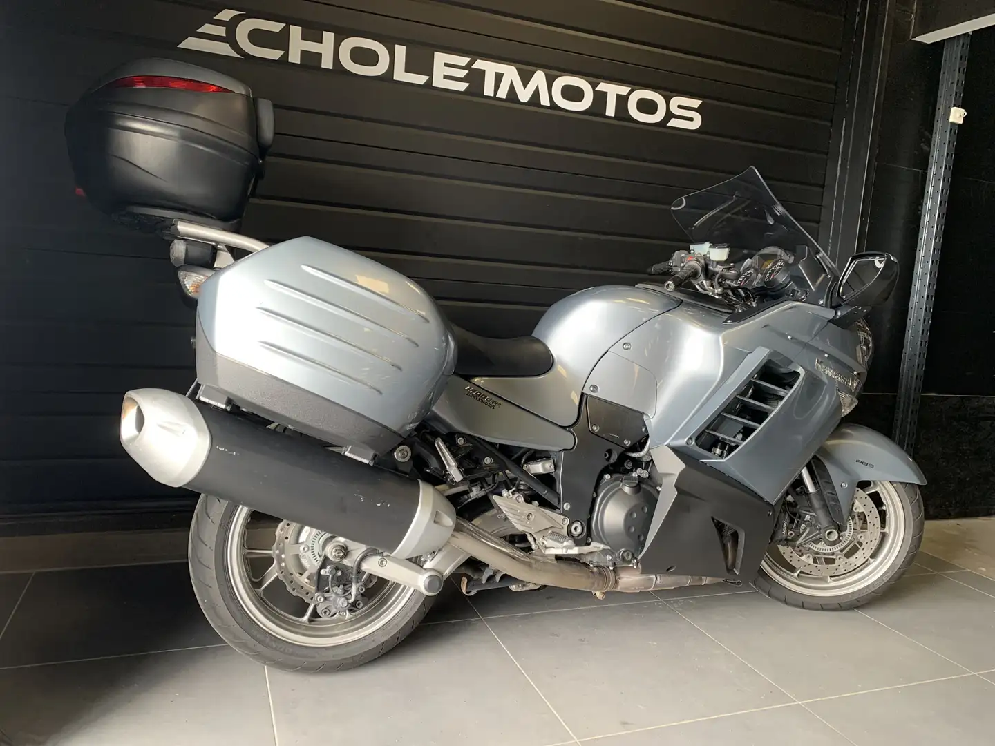 Kawasaki GTR 1400 Gris - 2