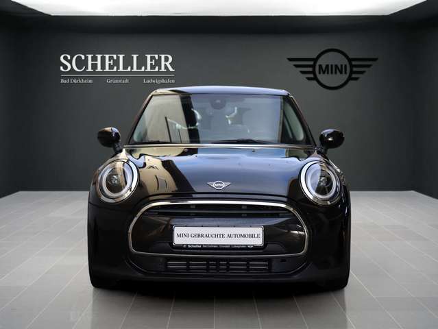 MINI Cooper 5-Türer Essential Trim Navi LED