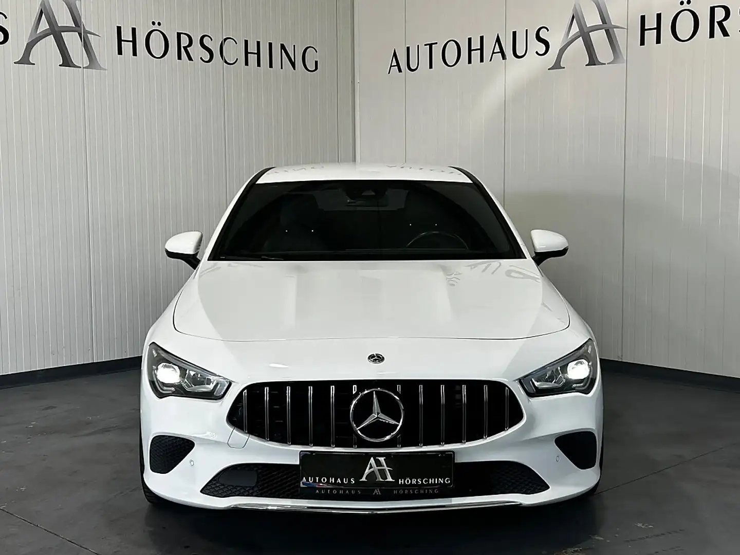 Mercedes-Benz CLA 180 //AMBIENTE//SITZHEIZUNG// Weiß - 2