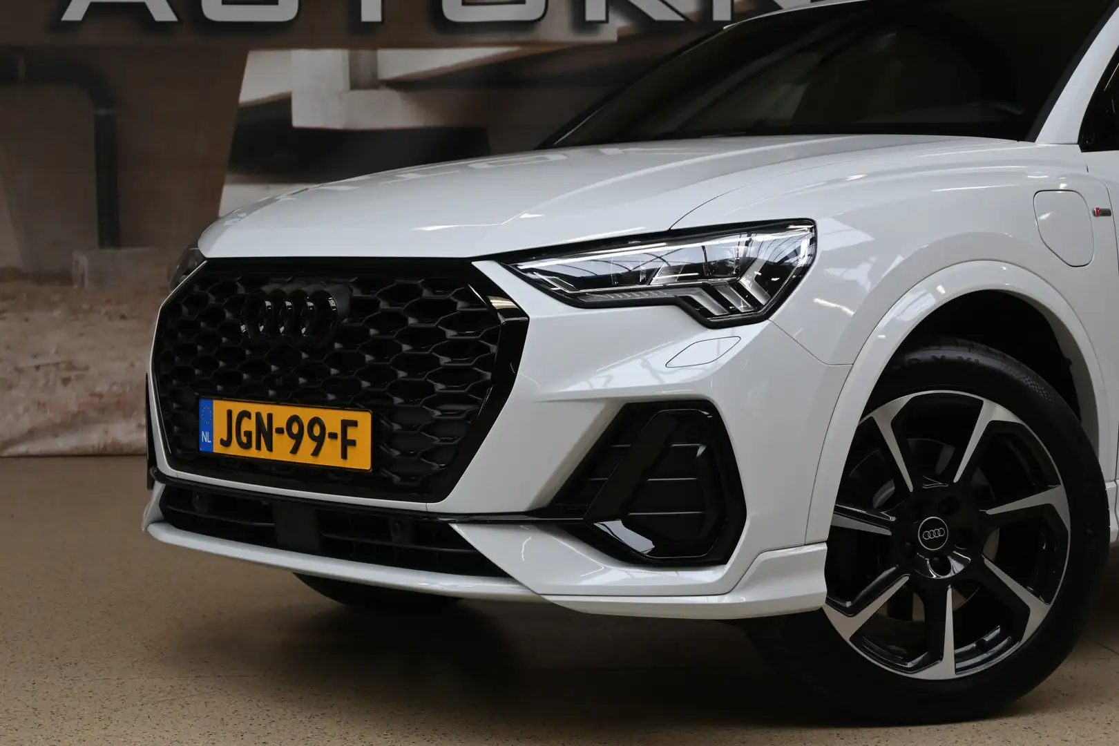 Audi Q3 Sportback 45 TFSIe 245pk S Edition | Matrix LED | Wit - 2