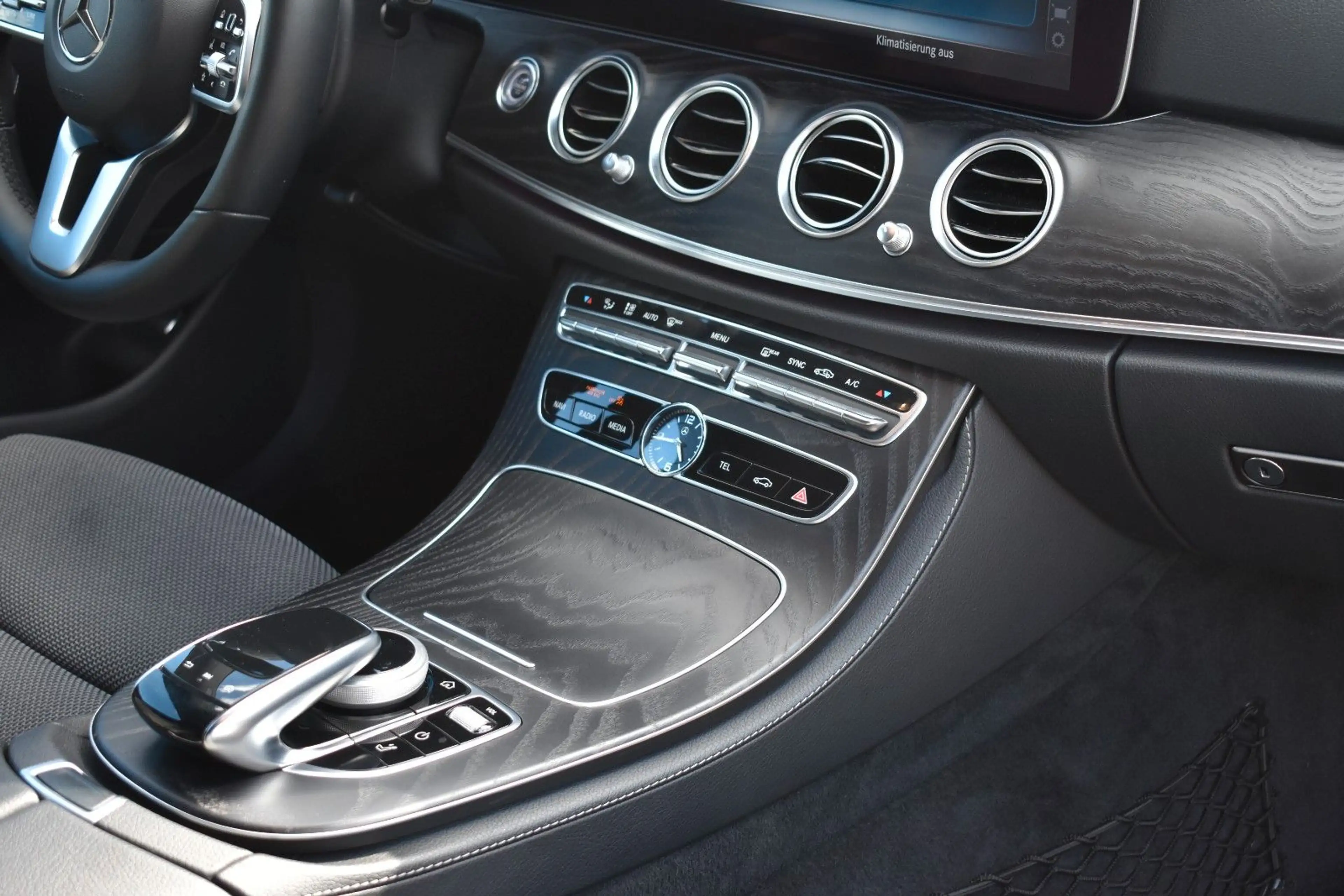 Mercedes-Benz E 350 d T-Modell HUD/BURMESTER/CARPLAY/LED/KAMERA — photo 14