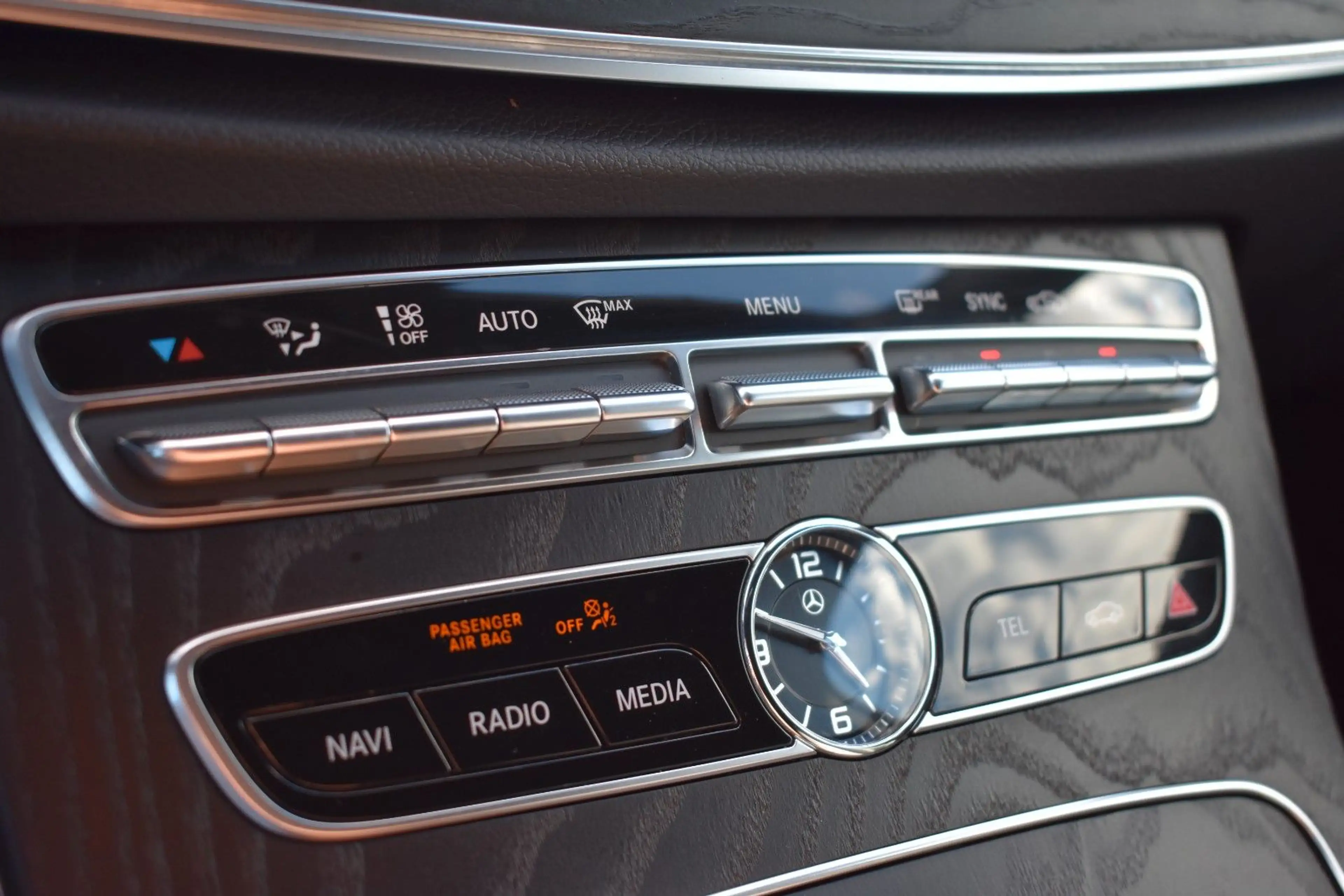 Mercedes-Benz E 350 d T-Modell HUD/BURMESTER/CARPLAY/LED/KAMERA — photo 15