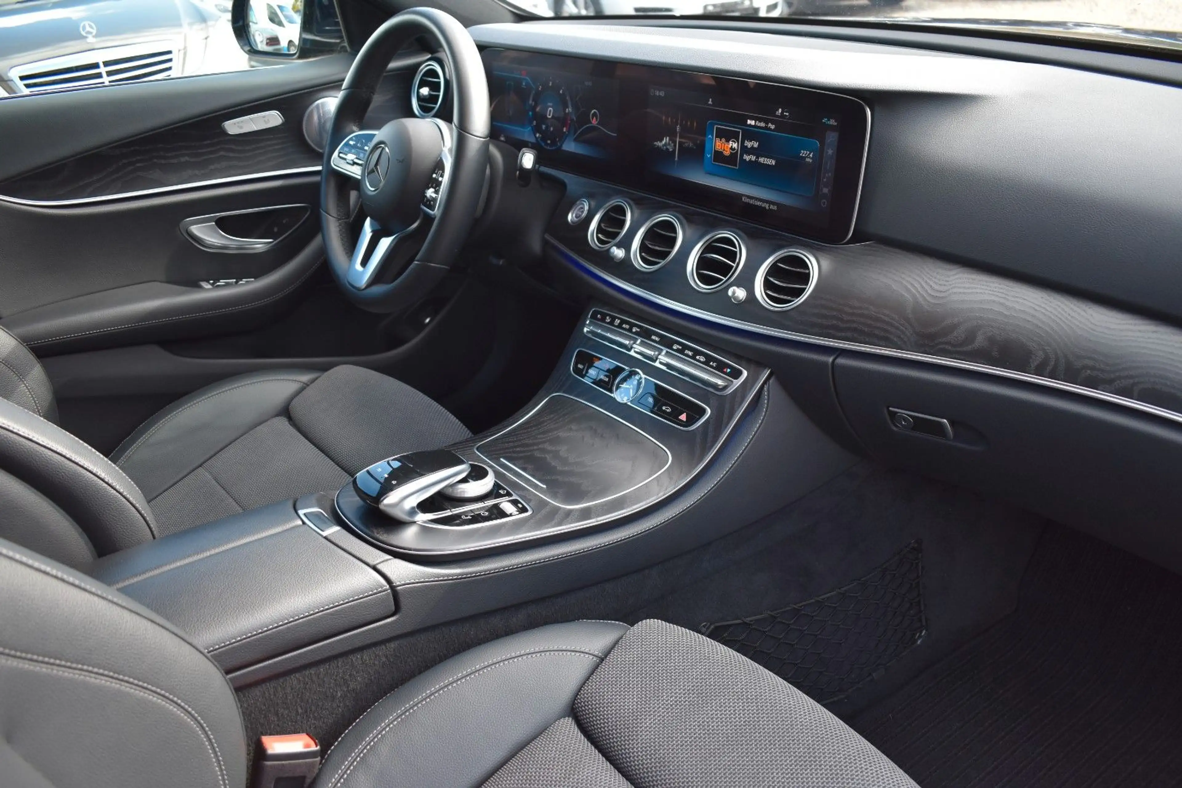 Mercedes-Benz E 350 d T-Modell HUD/BURMESTER/CARPLAY/LED/KAMERA — photo 7
