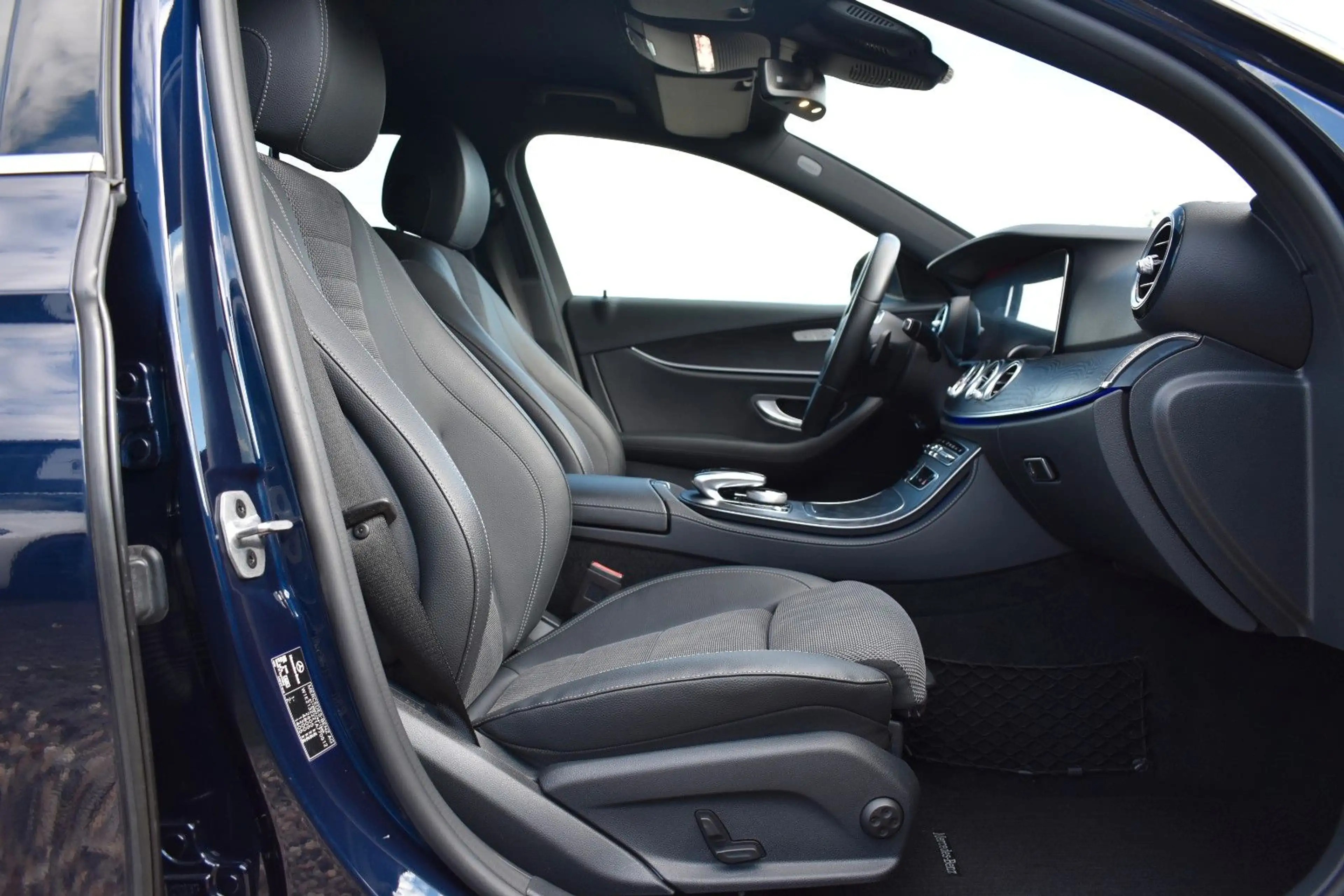Mercedes-Benz E 350 d T-Modell HUD/BURMESTER/CARPLAY/LED/KAMERA — photo 11