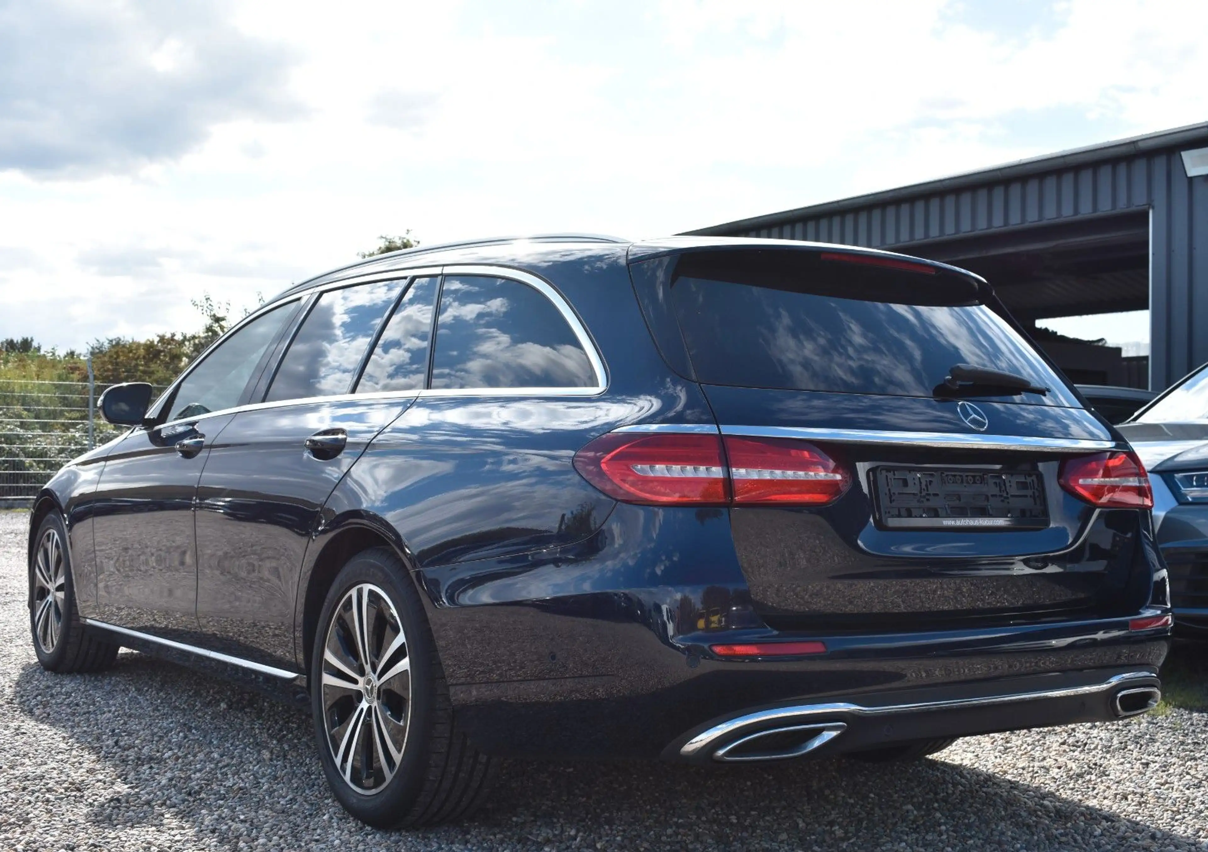 Mercedes-Benz E 350 d T-Modell HUD/BURMESTER/CARPLAY/LED/KAMERA — photo 4