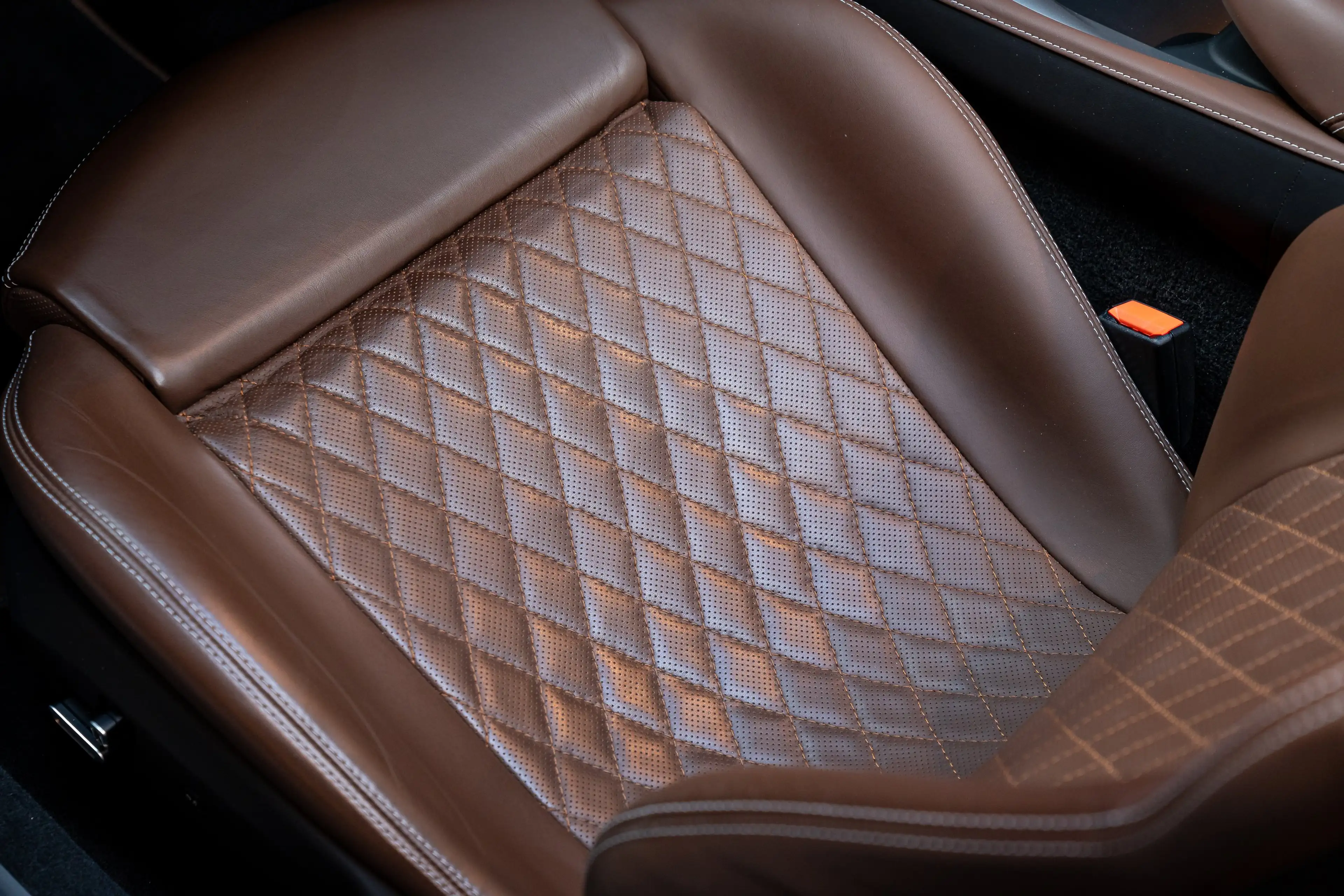 Ferrari Portofino 3.9 Turbo - Special Equipment - Ventilated seats — photo 15