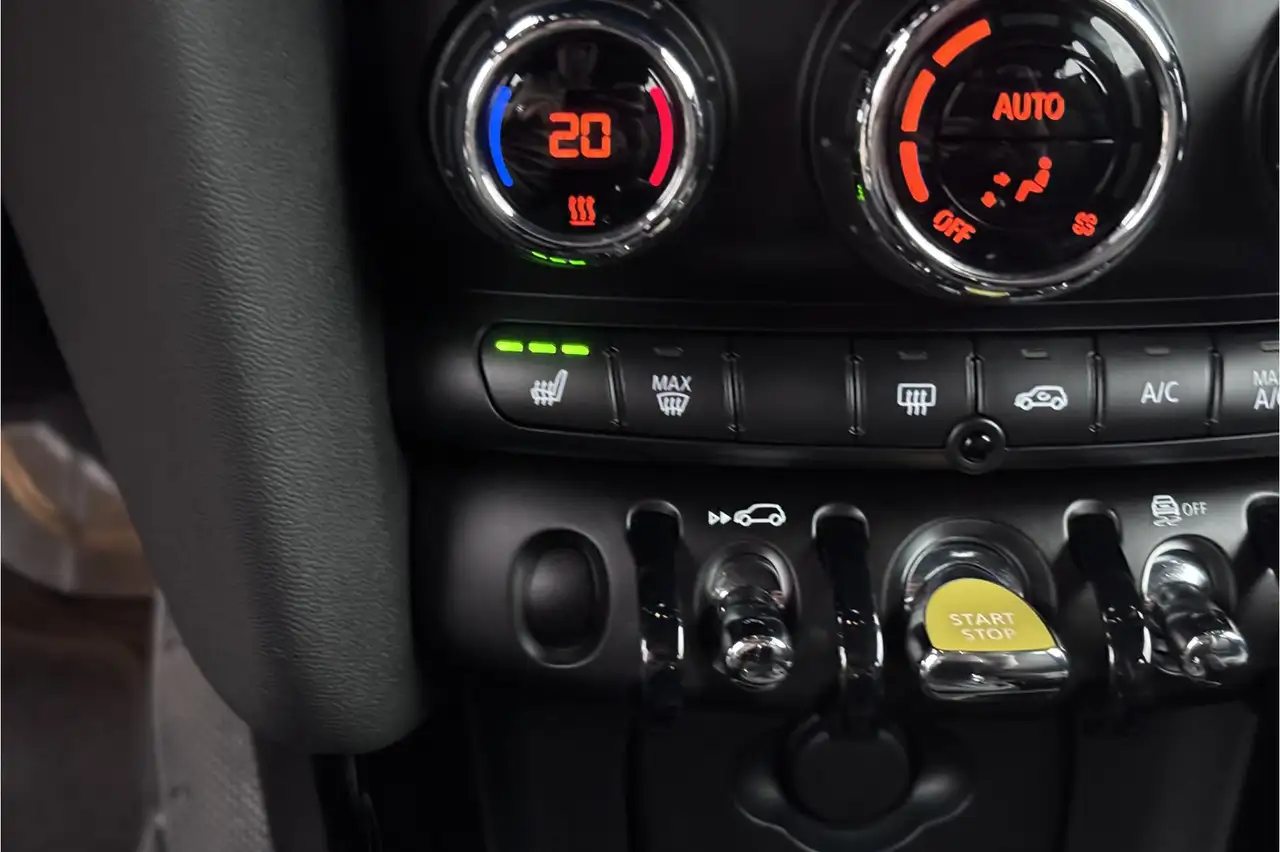 MINI Cooper SE Classic 33 kWh | Sportleder | Stoelverwarming | Ca 32