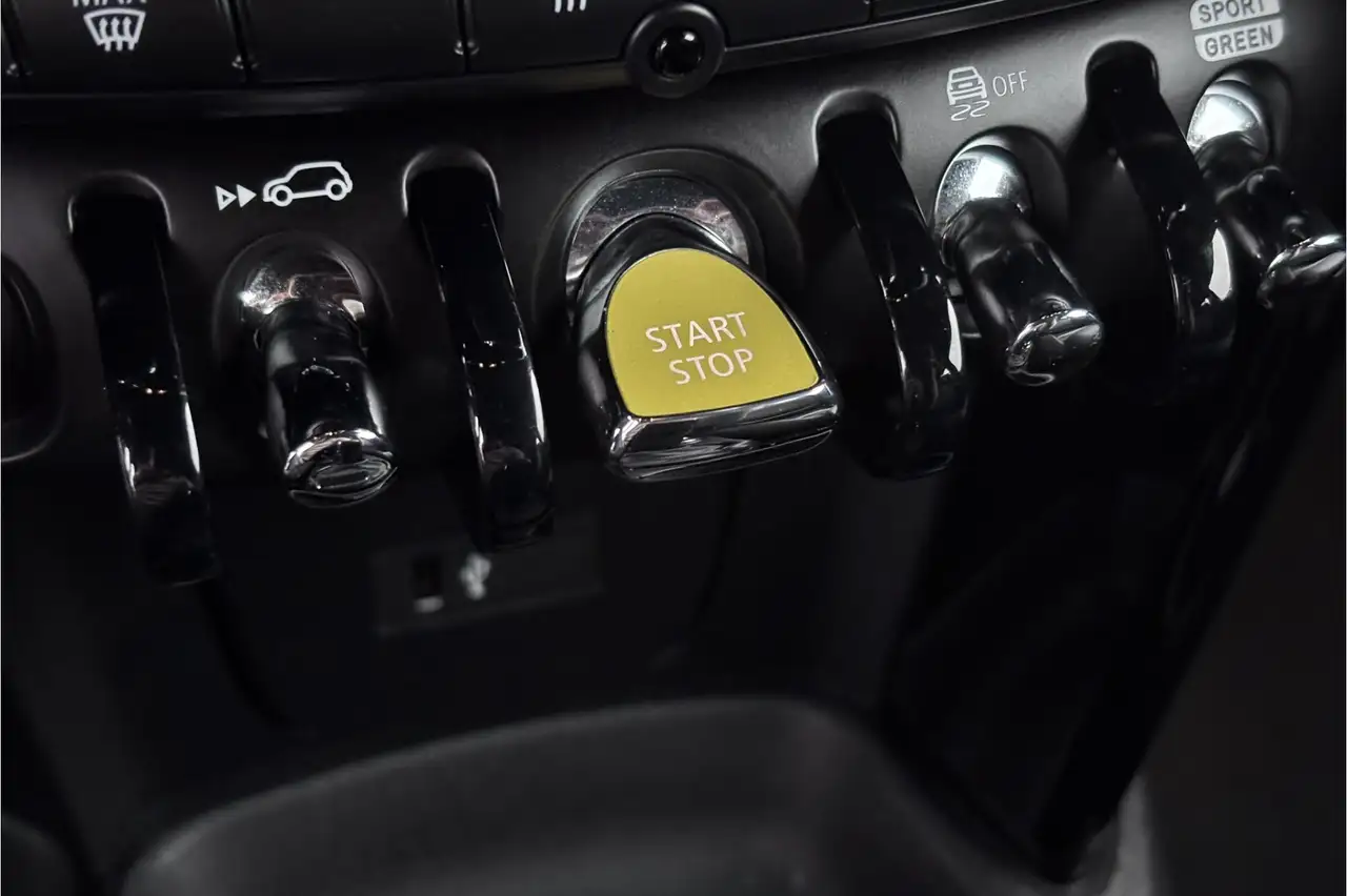 MINI Cooper SE Classic 33 kWh | Sportleder | Stoelverwarming | Ca 33